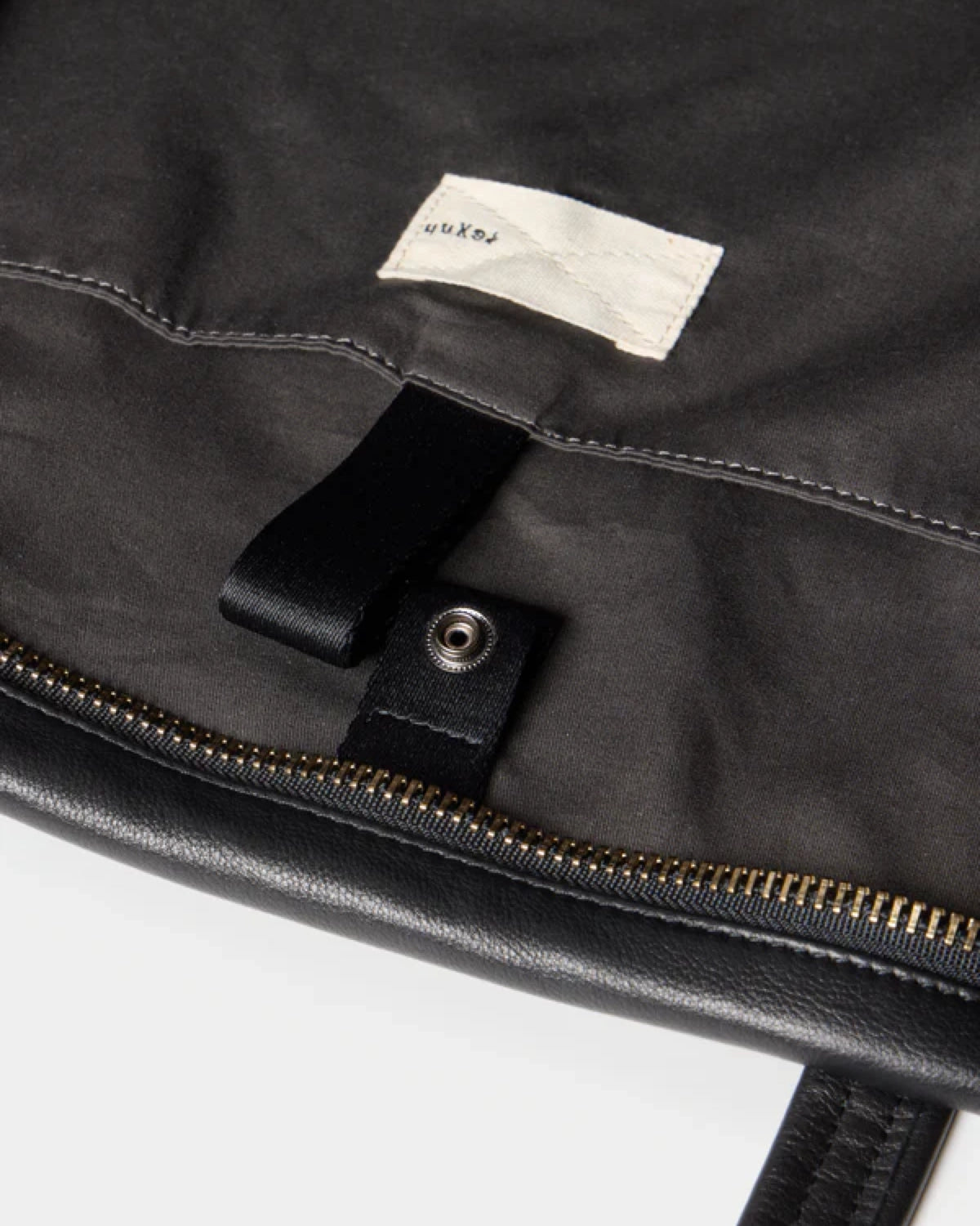 texnh / BLOCK ZIP TOTE (B14-00421-L)