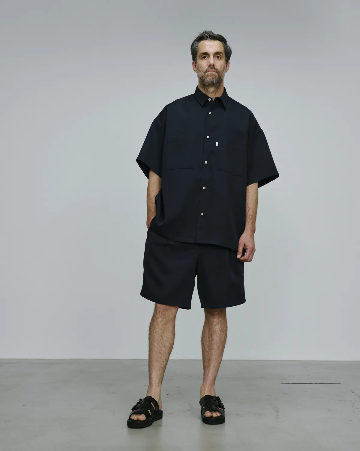 Graphpaper / Scale Off Wool Wide Tapered Shorts (GM252-40061N)