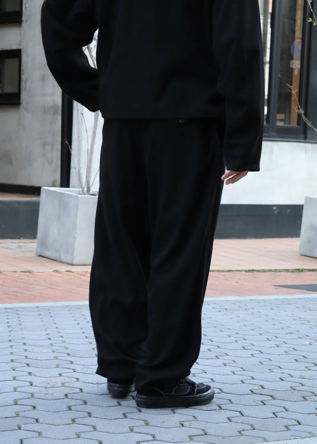 COMOLI / シルクネップ ドローストリングパンツ (D01-03008)