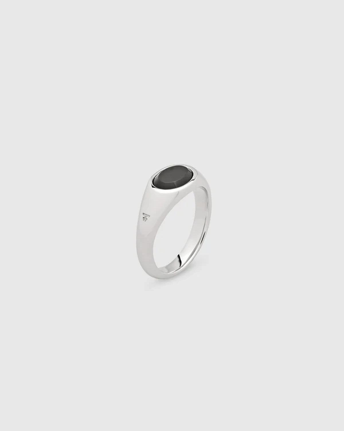 TOM WOOD / Joe Ring Polished Onyx (101274)