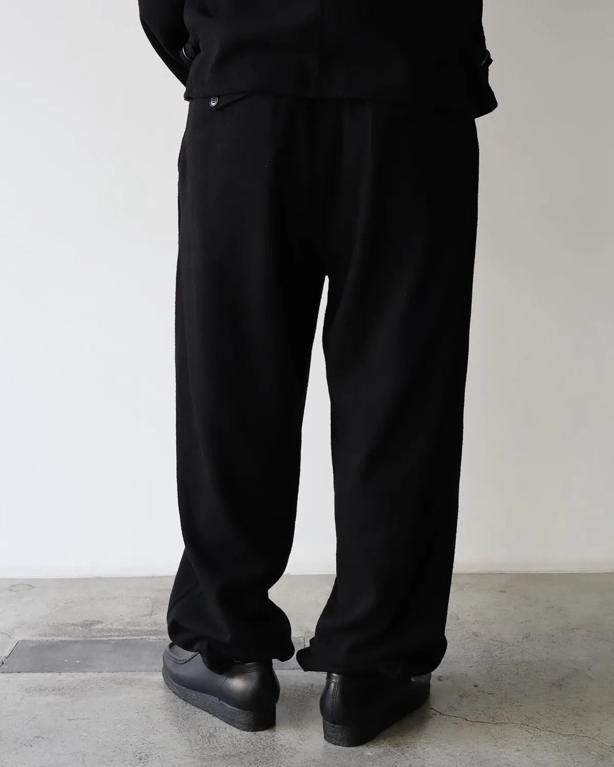 COMOLI / シルクネップ ドローストリングパンツ (B01-03003)