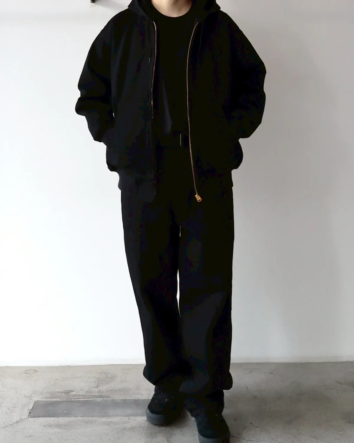 COMOLI / ブラックデニム ジップパーカ (C03-01003)