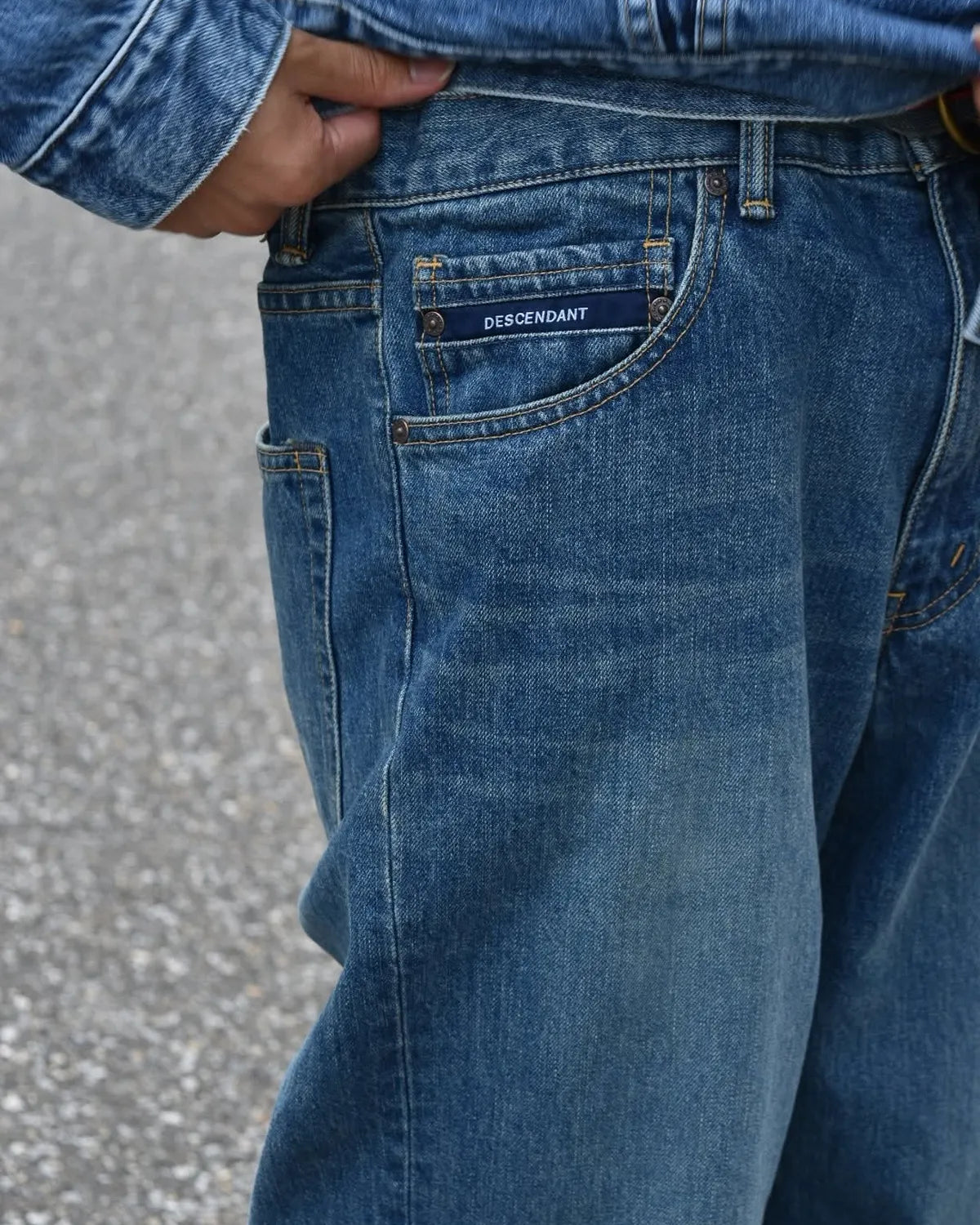 DESCENDANT / 1995 DENIM TROUSERS BUGGY LIGHT WASH (252WVDS-PTM04)