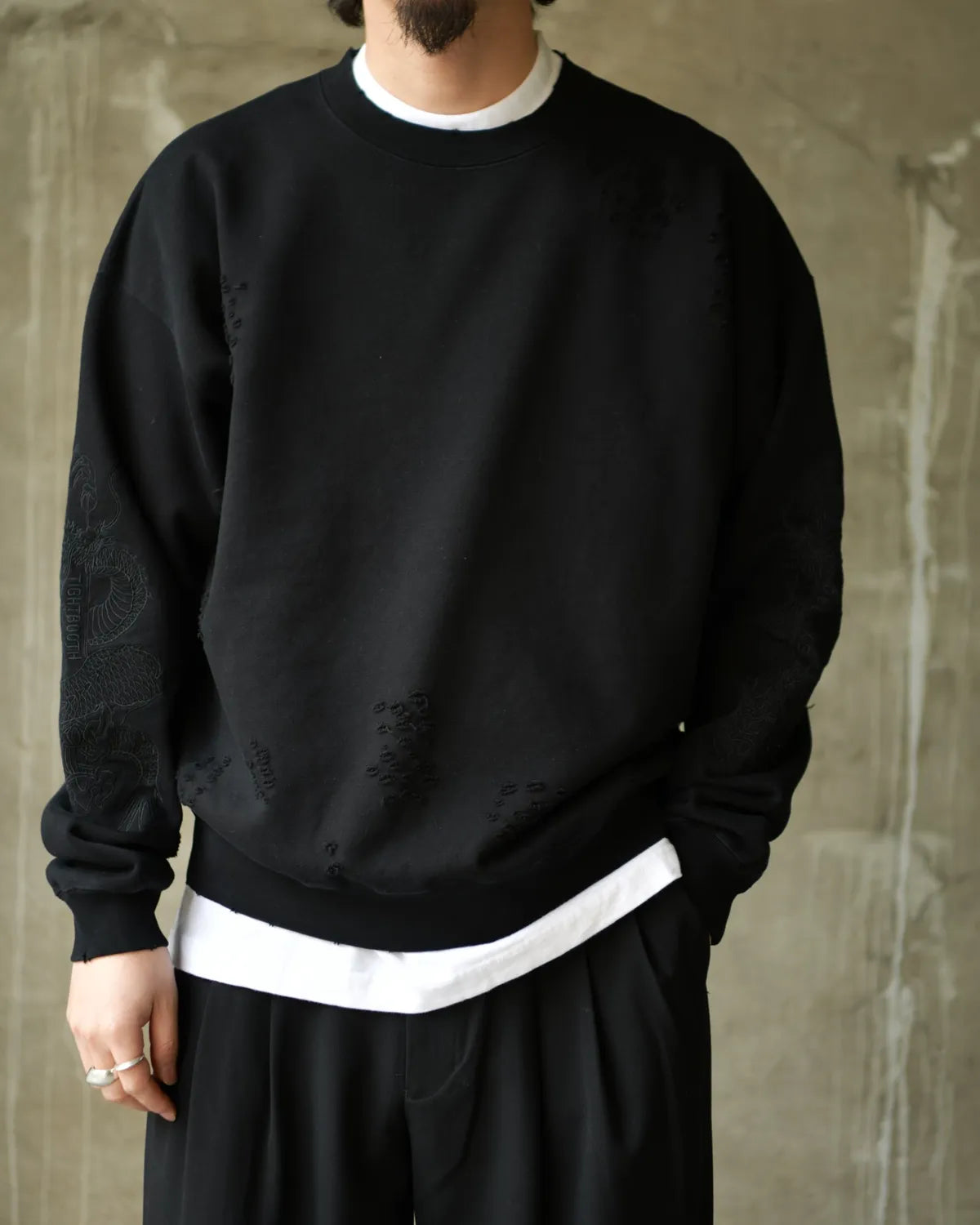 DELUXE / DELUXE × TIGHTBOOTH DAMAGE CREW SWEAT (26SD2718)
