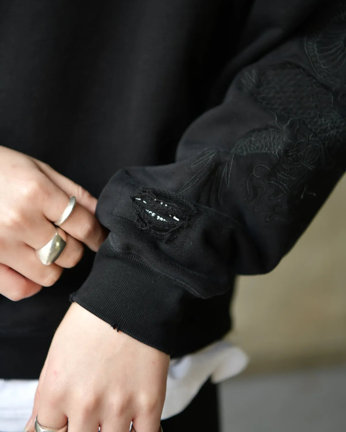 DELUXE / DELUXE × TIGHTBOOTH DAMAGE CREW SWEAT (26SD2718)