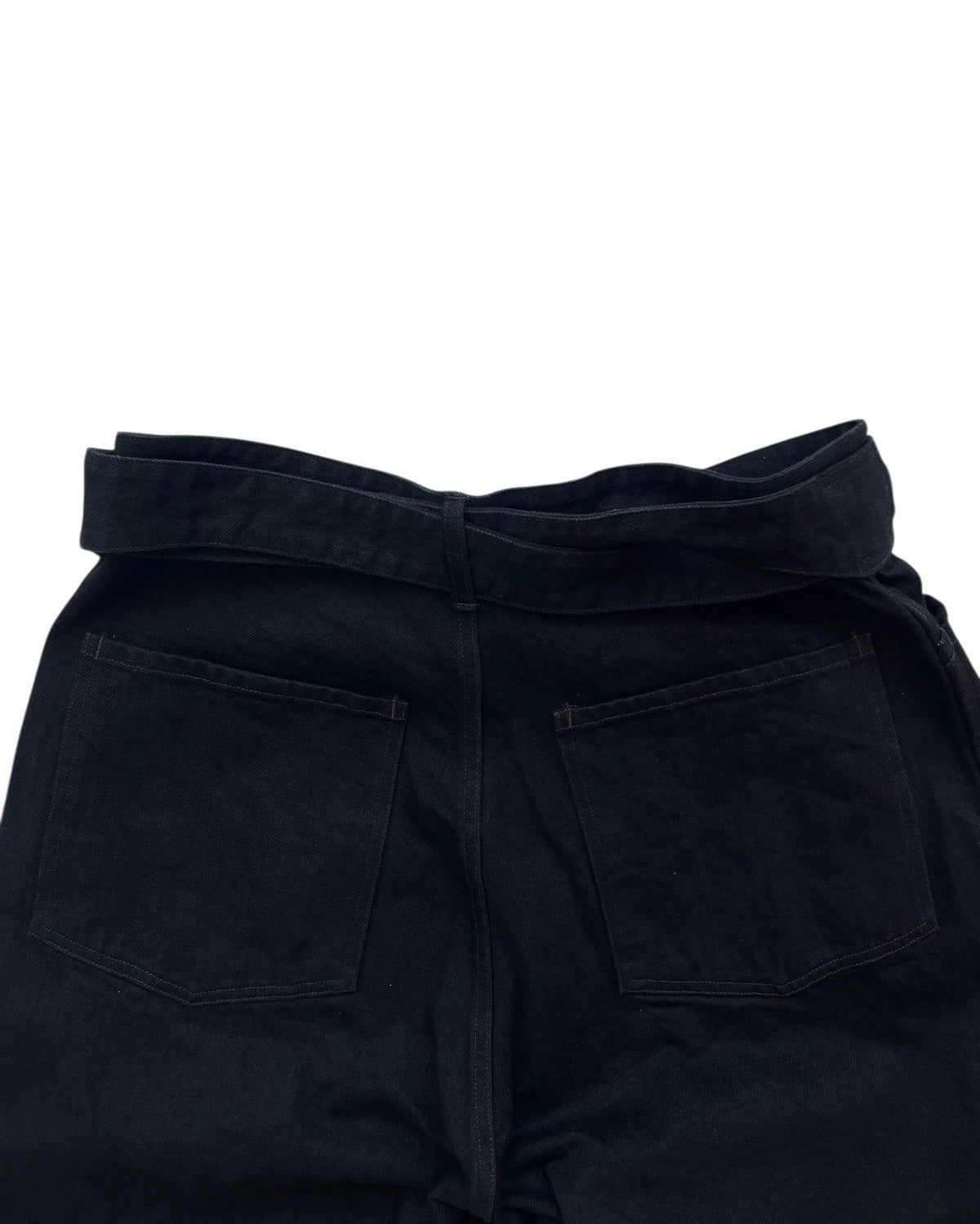 COMOLI / ブラックデニム ベルテッドパンツ (C03-03001)