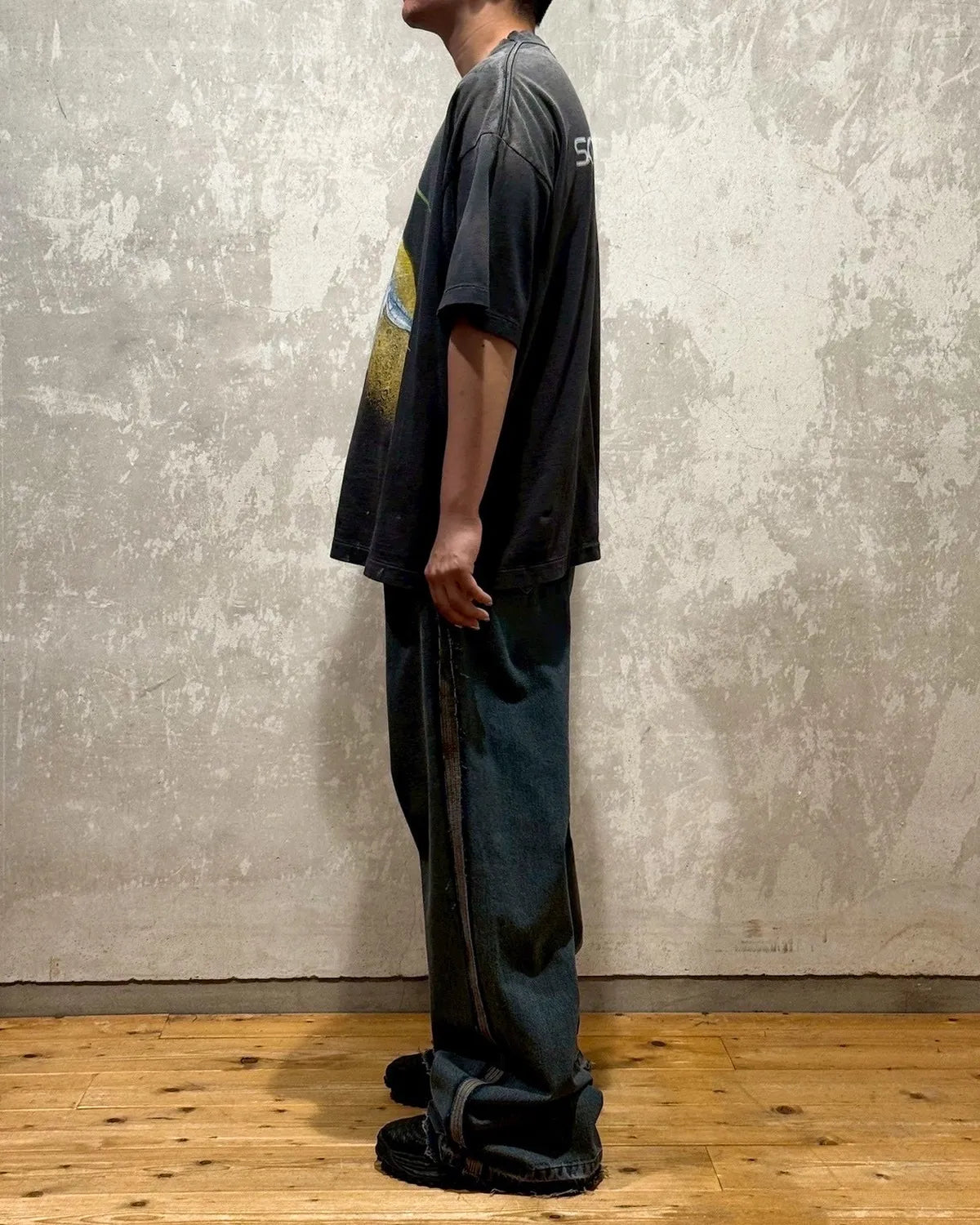 ©︎SAINT Mxxxxxx × SORAYAMA / SRYM_SS TEE_T-REX (SM-HR1-0000-C76)