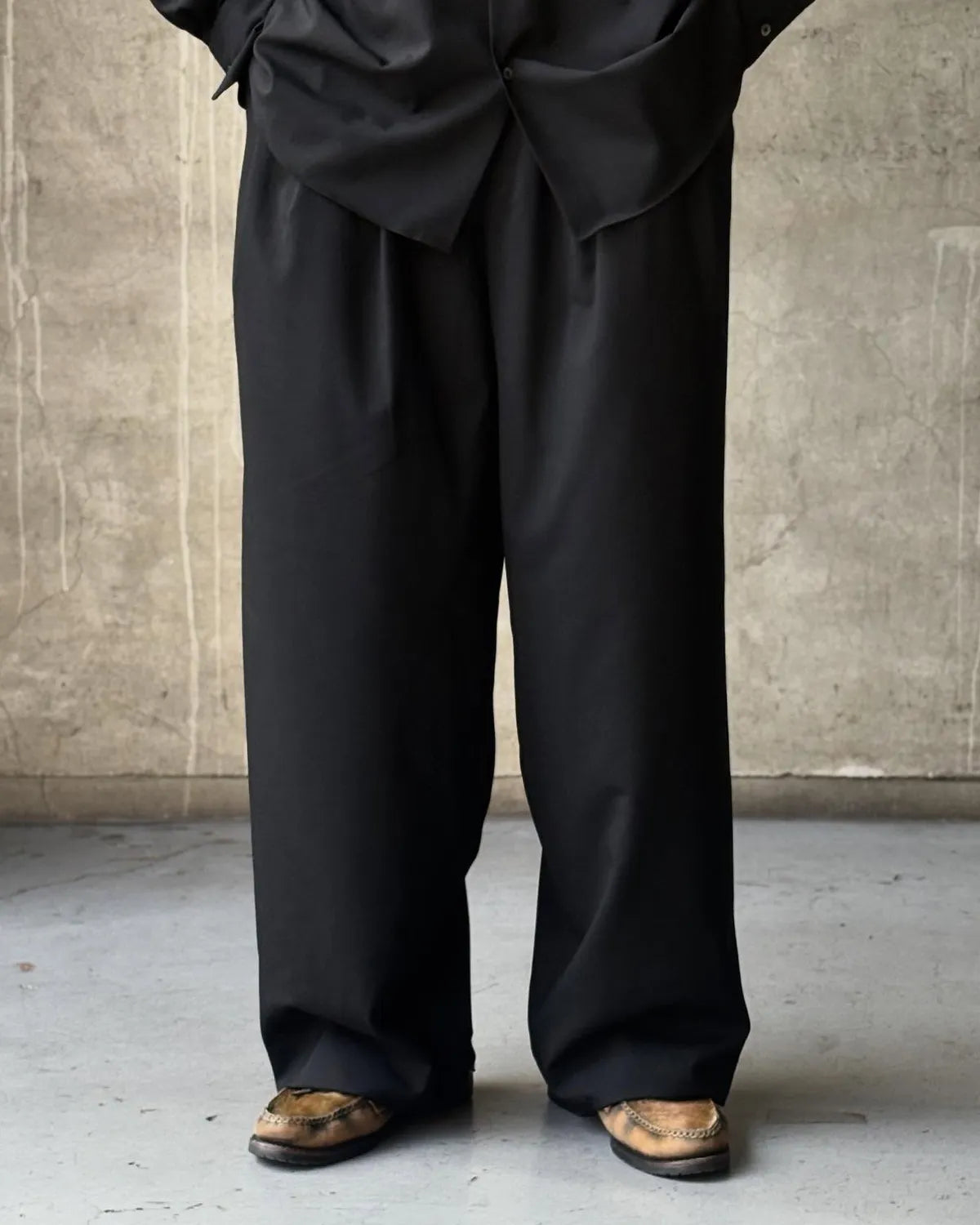 MARKAWARE / Organic Wool 2/80 Tropical Triple Pleated Wide Trousers (A26A15PT03C)