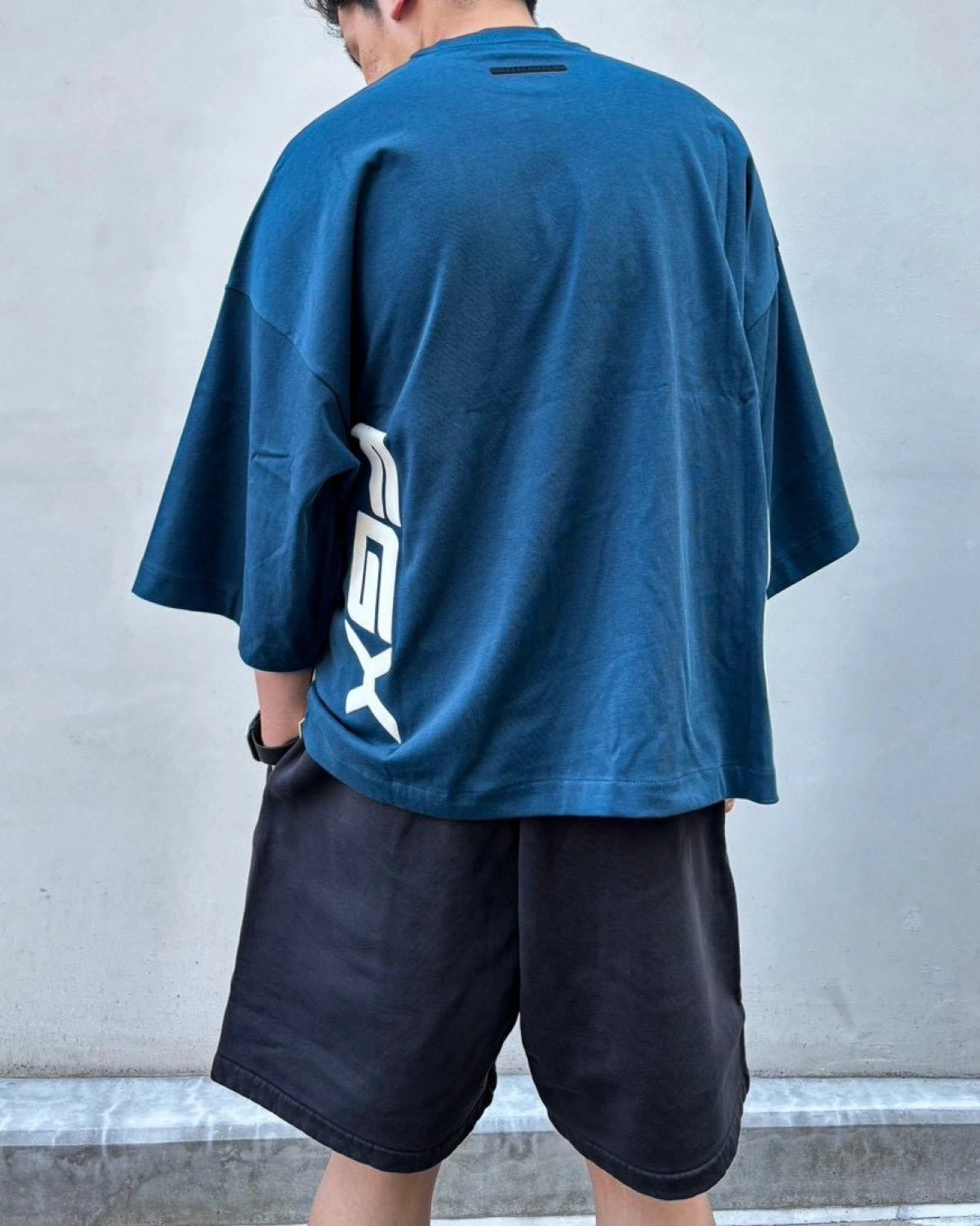 ESSENTIALS / MERCH TEE (RW01765-0297)