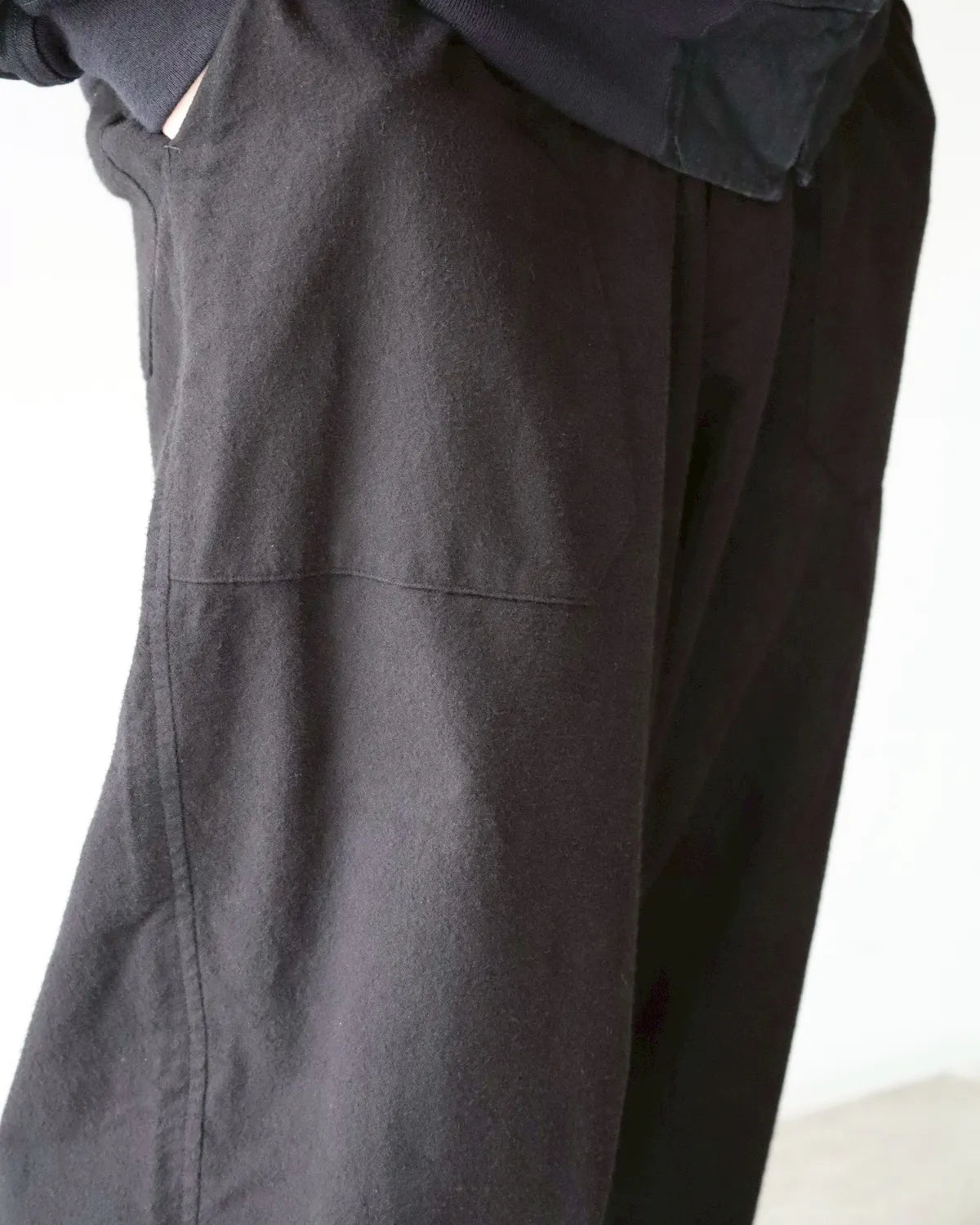 COMOLI / コットンネル テーパードパンツ (C03-03024)
