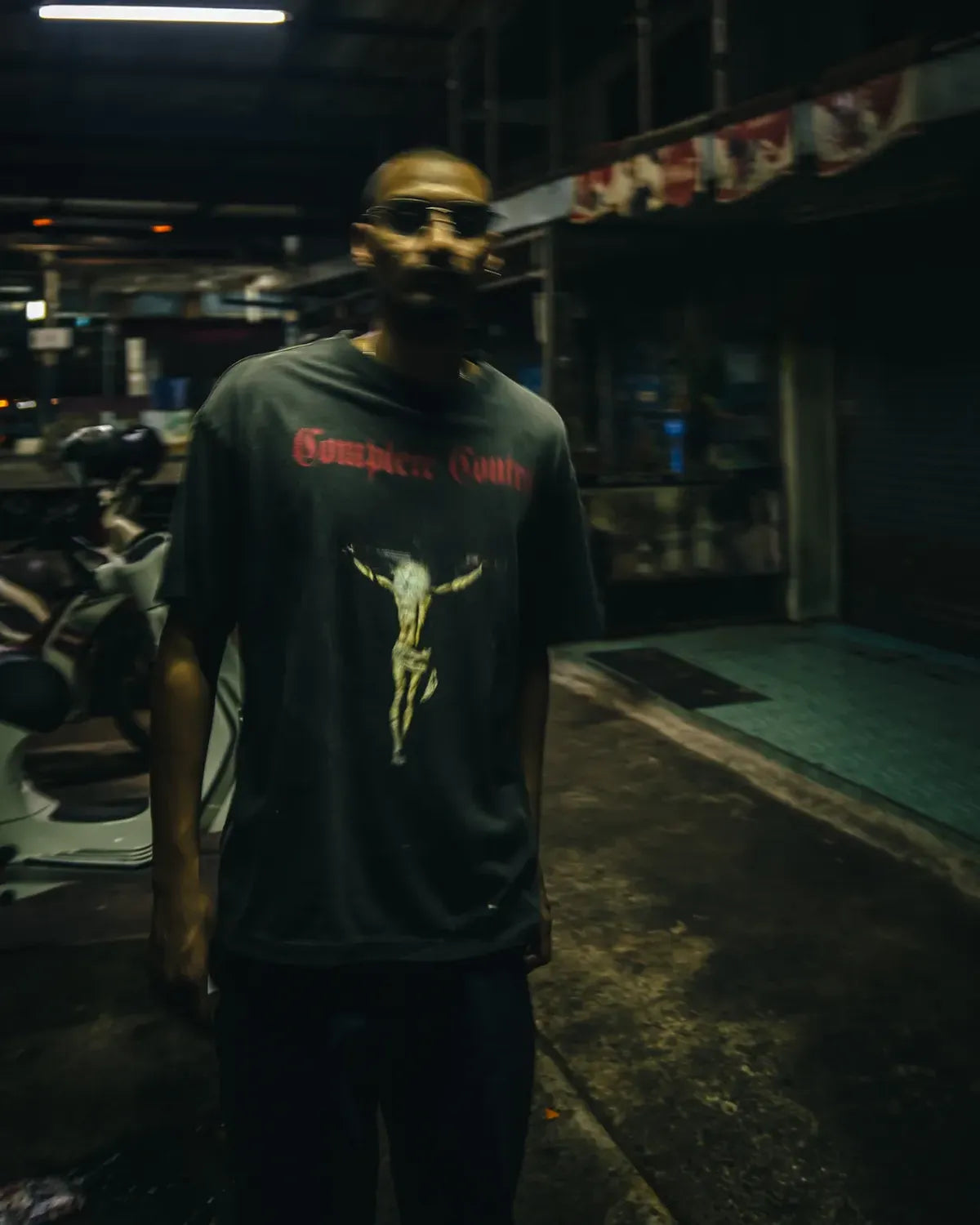 ©︎SAINT Mxxxxxx × Kosuke Kawamura / KK_SS TEE (SM-HR8-0000-C25)