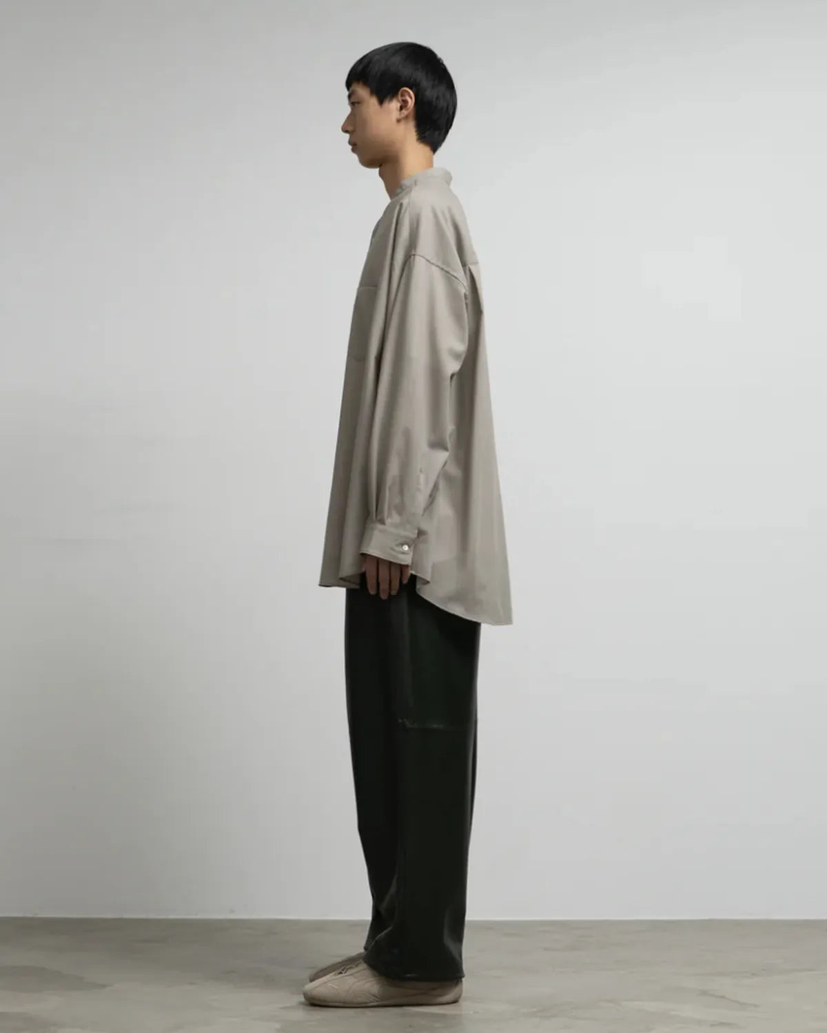 Graphpaper / Techno Wool Tropical Oversized Band Collar Shirt (GM253-50375)