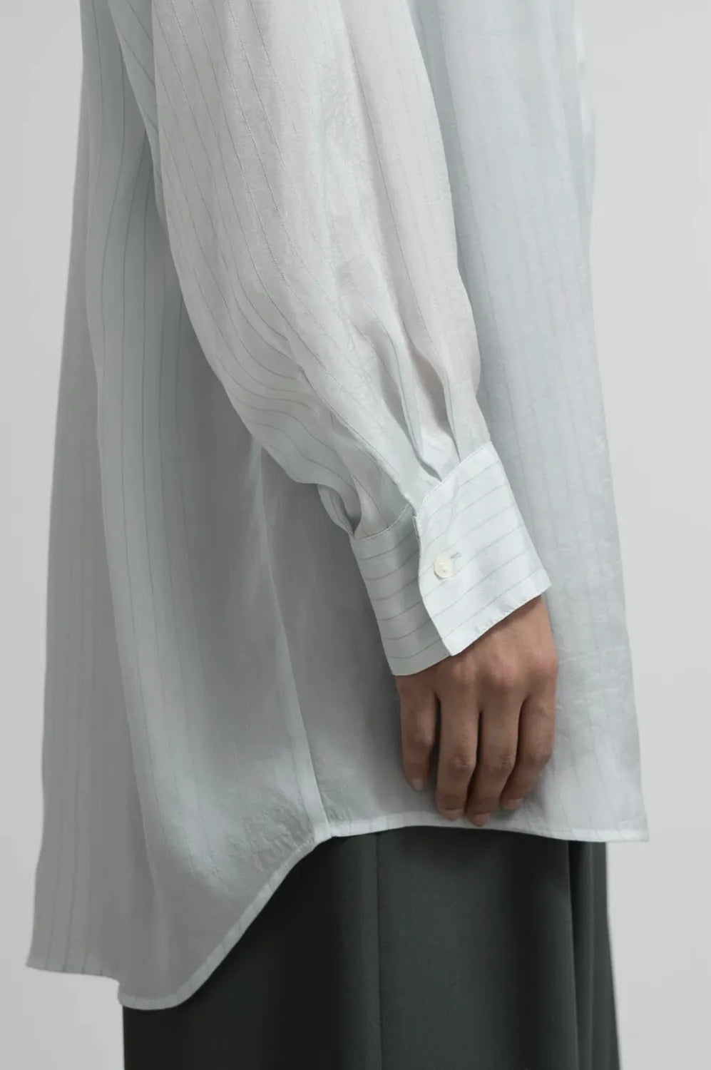 Graphpaper / Cupro Stripe Regulae Collar Long Shirt (GL253-50414)