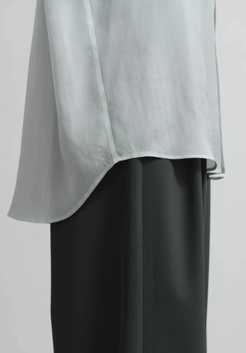 Graphpaper / Cupro Stripe Regulae Collar Long Shirt (GL253-50414)