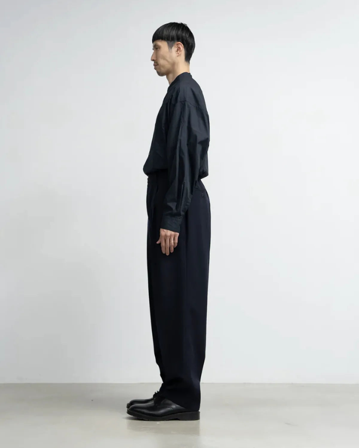 Graphpaper / Scale Off Wool Tapered Trousers (GM253-40173B)