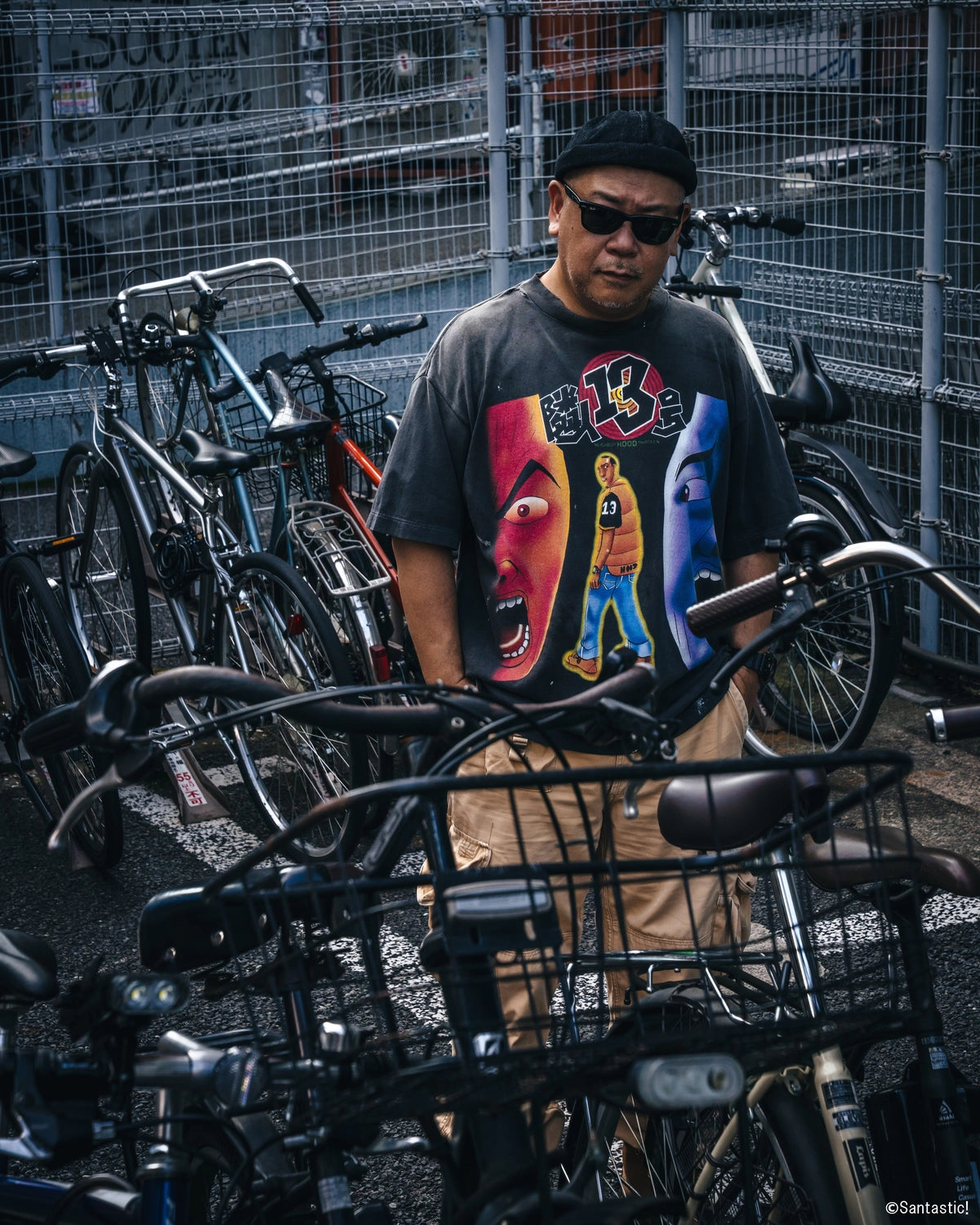 ©︎SAINT Mxxxxxx × SANTASTIC! / GS_SS TEE-隣人13号 (SM-HR1-0000-C24)