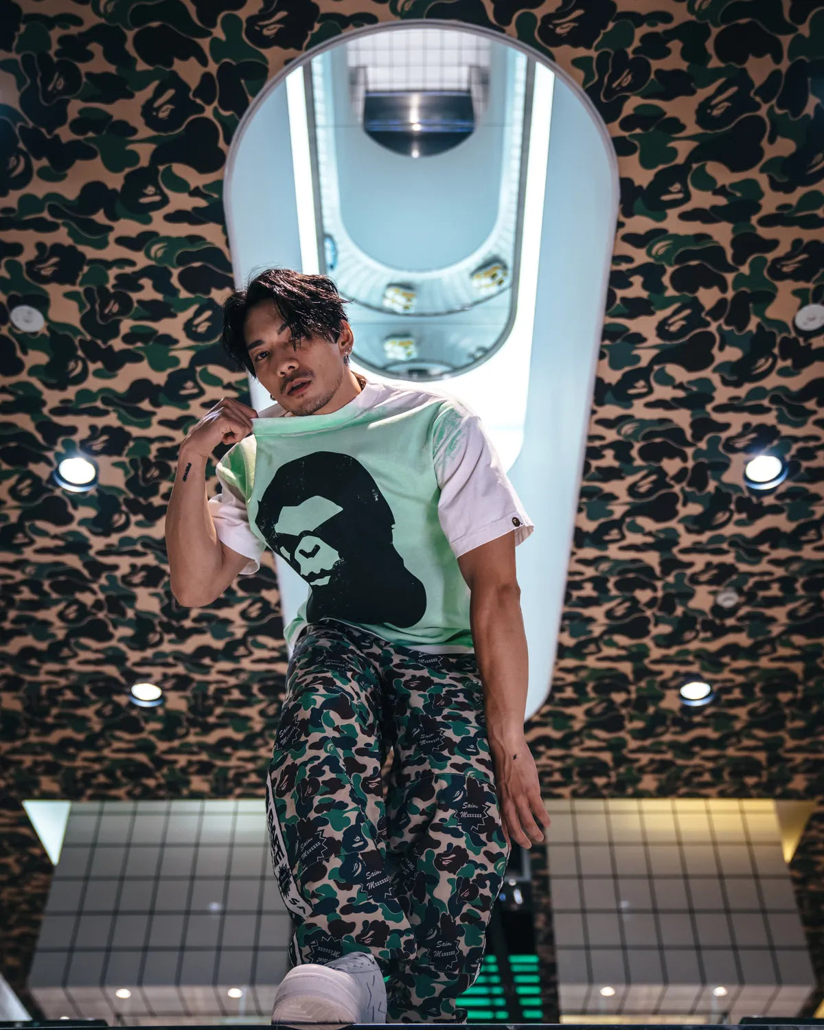 ©︎SAINT Mxxxxxx × A BATHING APE® / BEPA_SS TEE_HANDPRINT (SM-HR1-0000-C34)