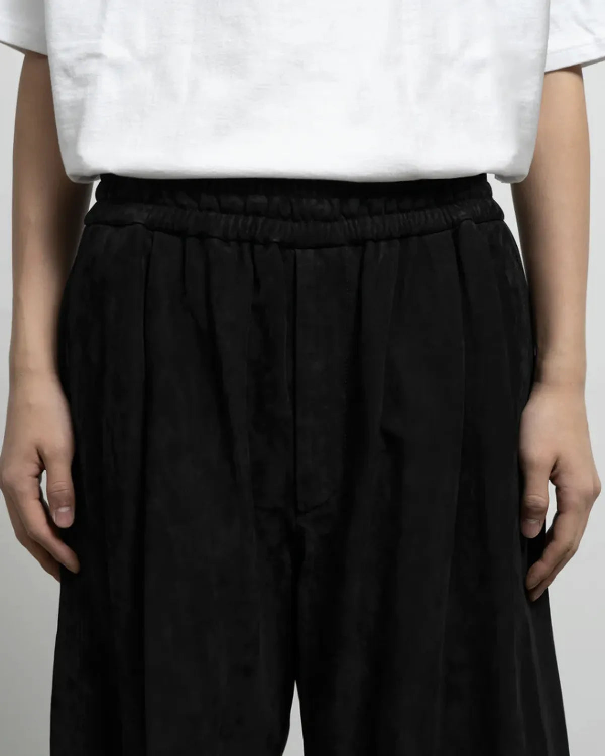 Graphpaper / Cow Nubuck Leather Wide Shorts (GM261-40408)