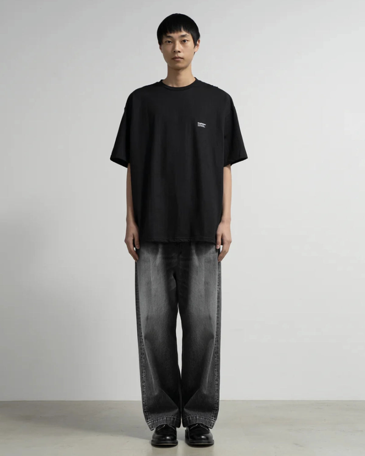 Graphpaper × JUDD Foundation / Donald Judd w/ GP S/S Crew Neck Tee (GU261-70775)