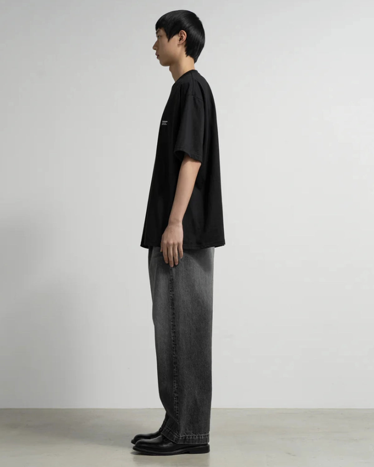 Graphpaper × JUDD Foundation / Donald Judd w/ GP S/S Crew Neck Tee (GU261-70775)