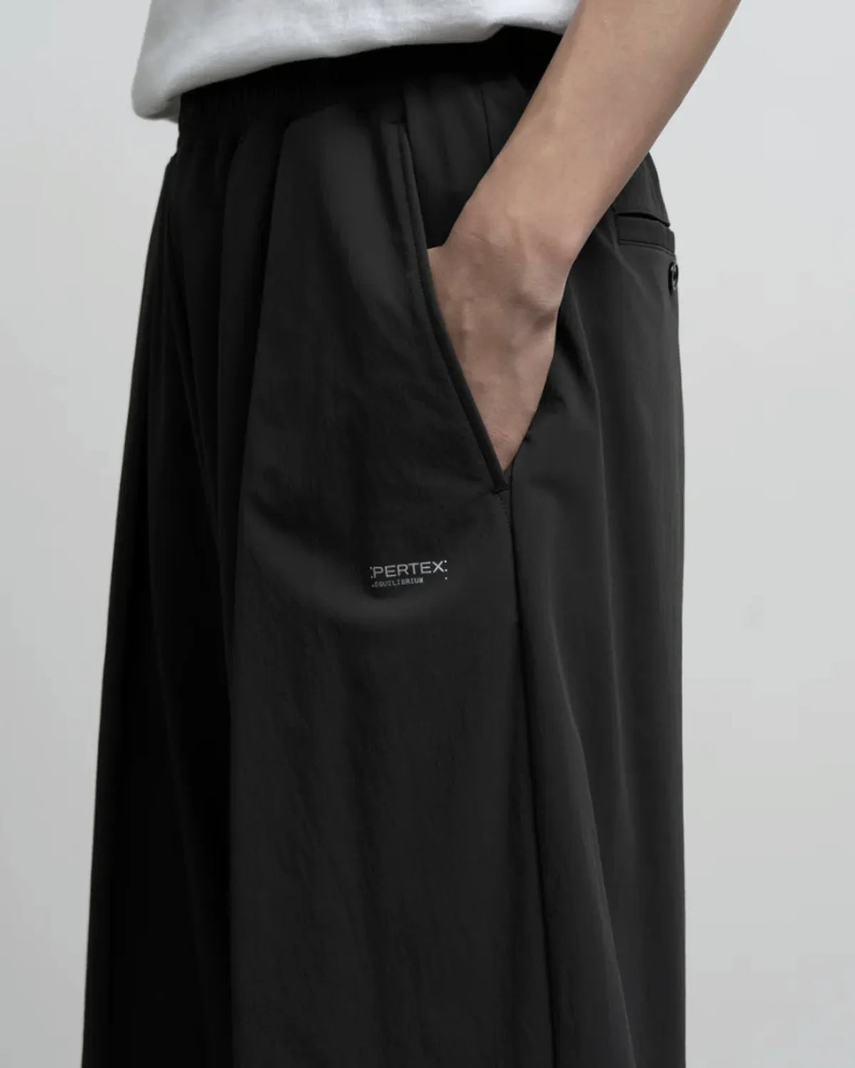 Graphpaper / PERTEX EQUILIBRIUM Wide Easy Shorts (GM261-40296)