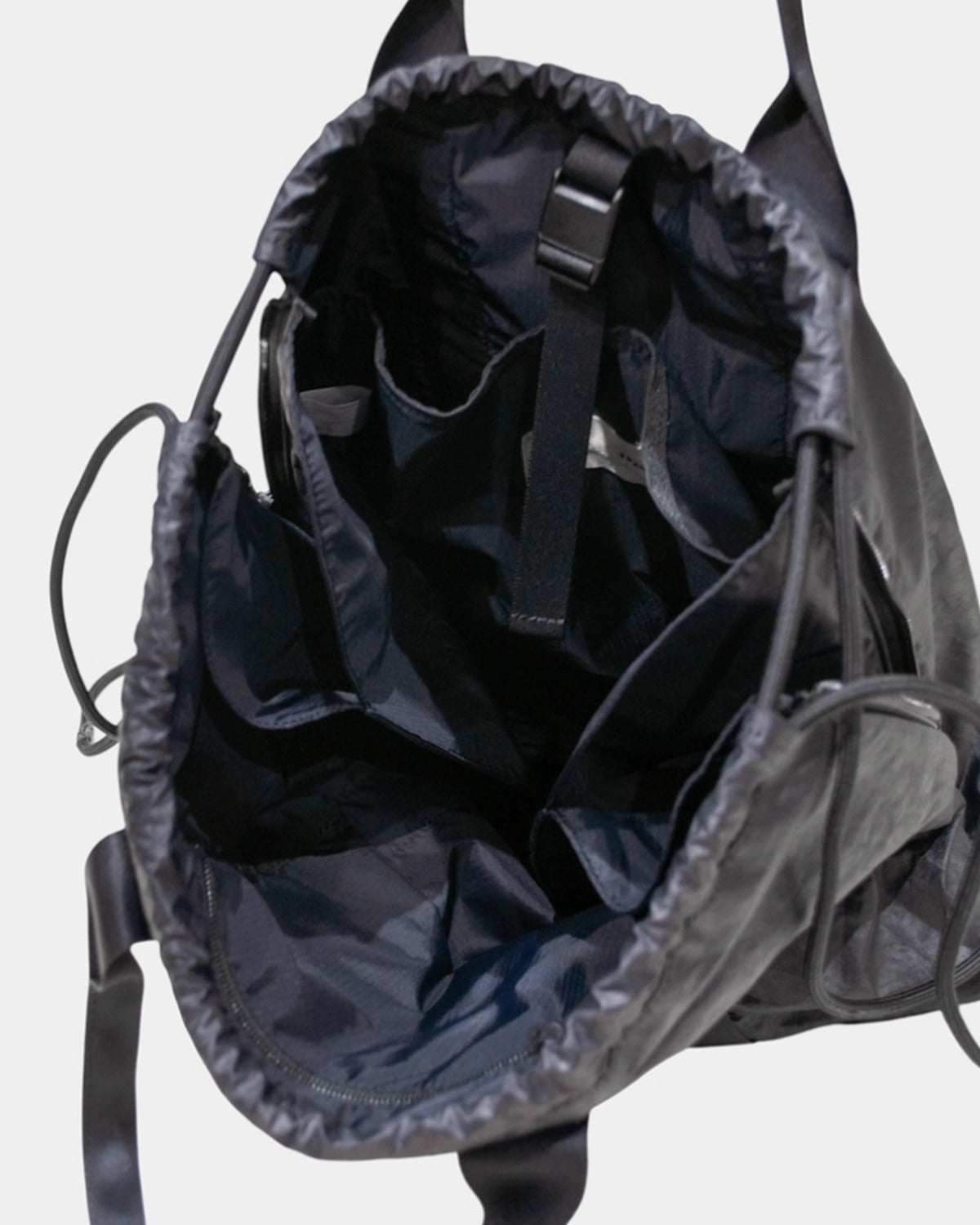 texnh / TRIANGLE KNAPSAC (B15-00323-F)