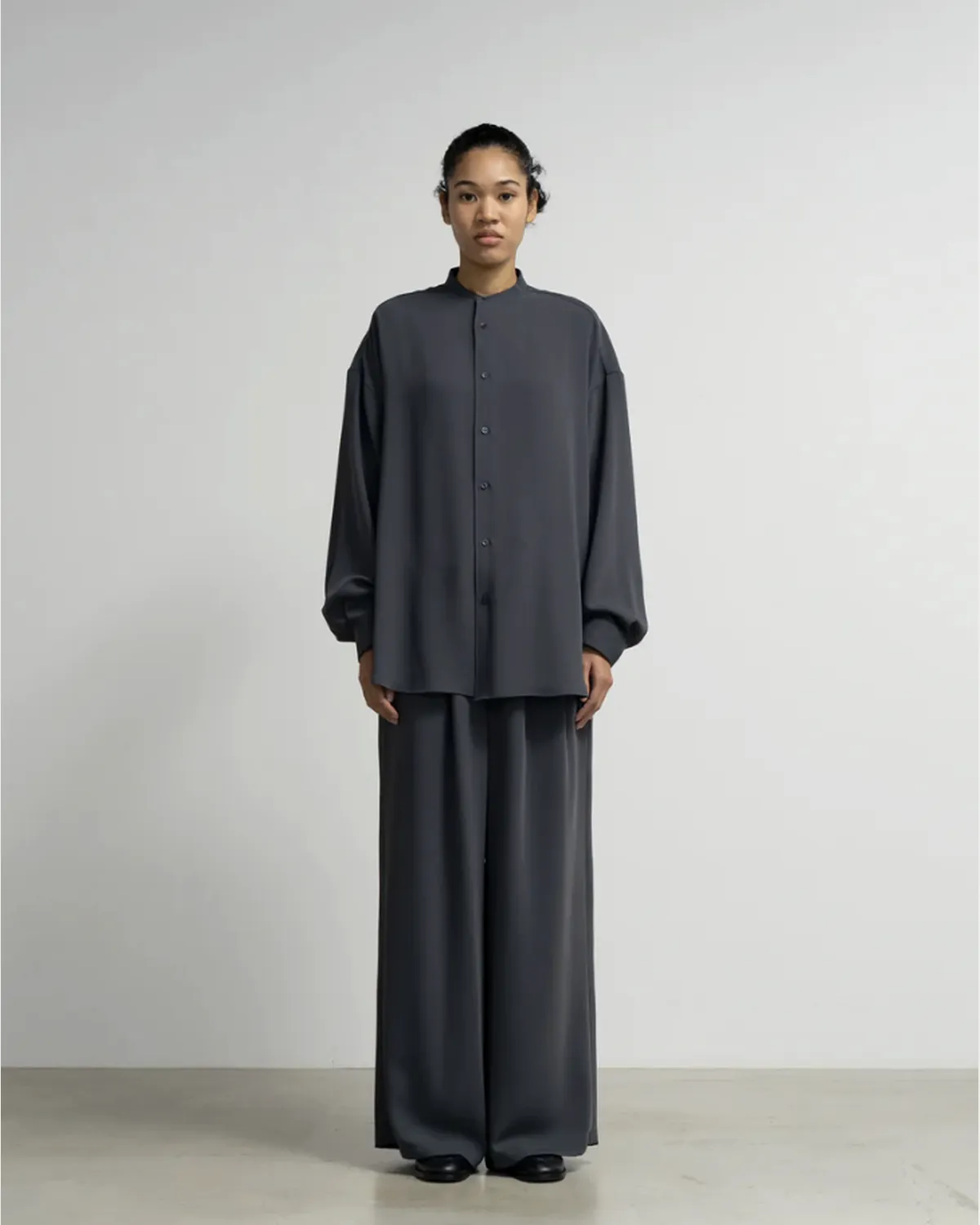 Graphpaper / Satin Oversized Band Collar Shirt (GL263-50094B)