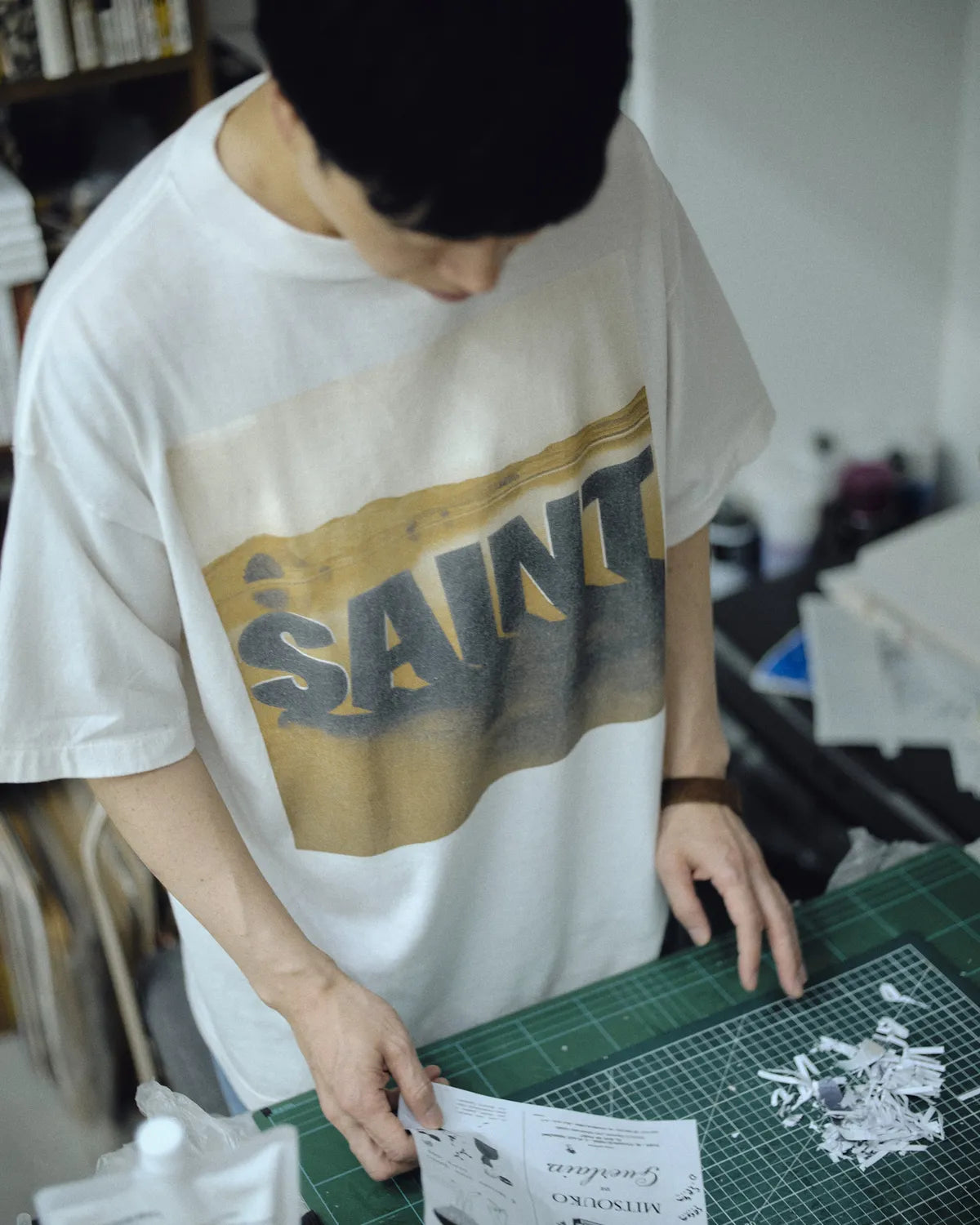 SAINT Mxxxxxx × Kosuke Kawamura / KK_SS T-SHIRT / DESERT (SM-MK1-0000-C15)