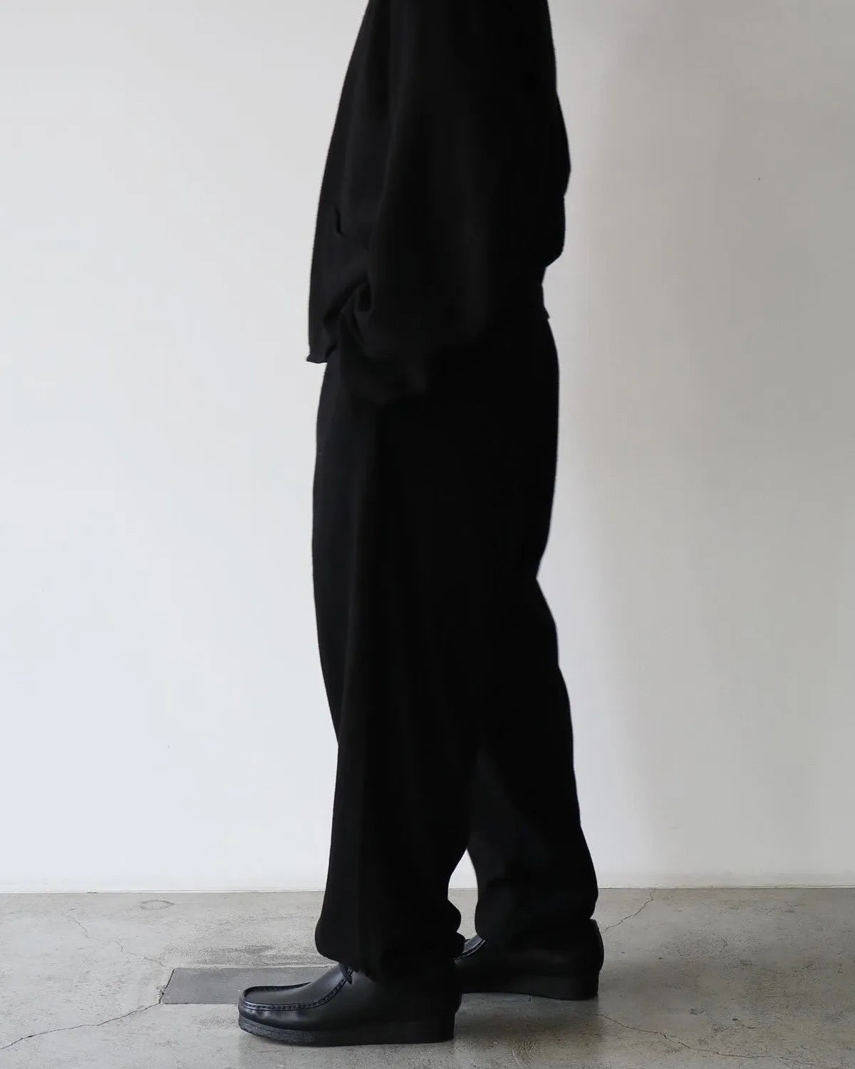 COMOLI / シルクネップ ドローストリングパンツ (B01-03003)