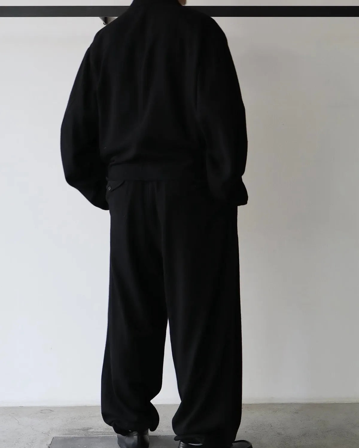 COMOLI / シルクネップ ドローストリングパンツ (B01-03003)
