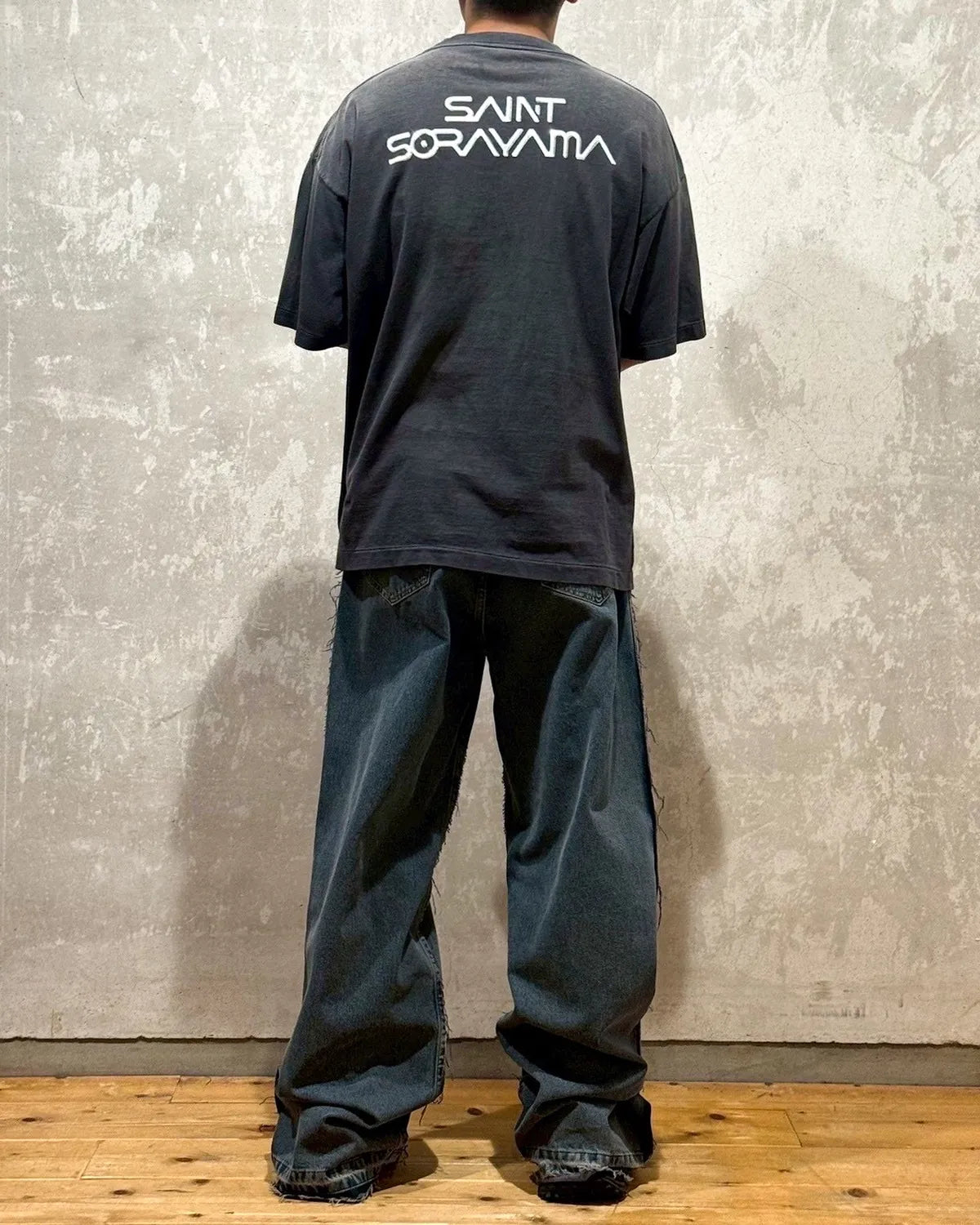 ©︎SAINT Mxxxxxx × SORAYAMA / SRYM_SS TEE_T-REX (SM-HR1-0000-C76)