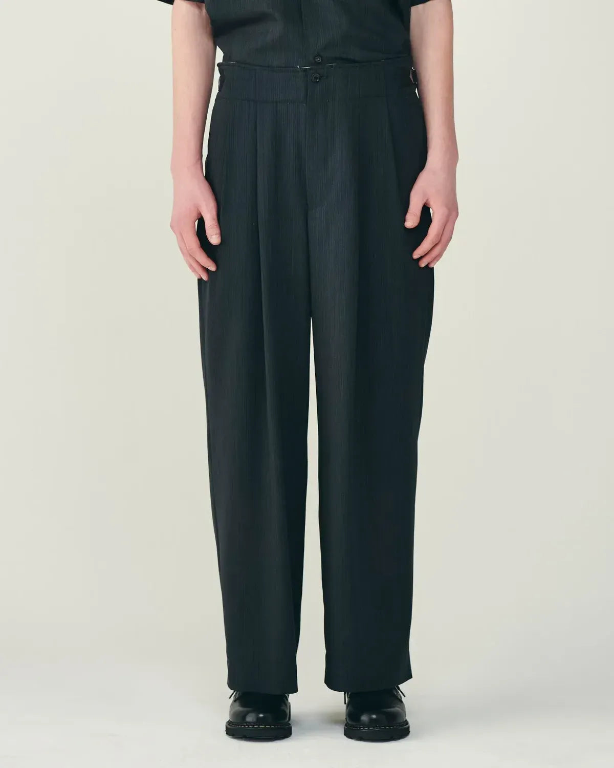 marka / Wool High Twist Tropical / Two Tuck Military Trousers (M26B08PT02C)
