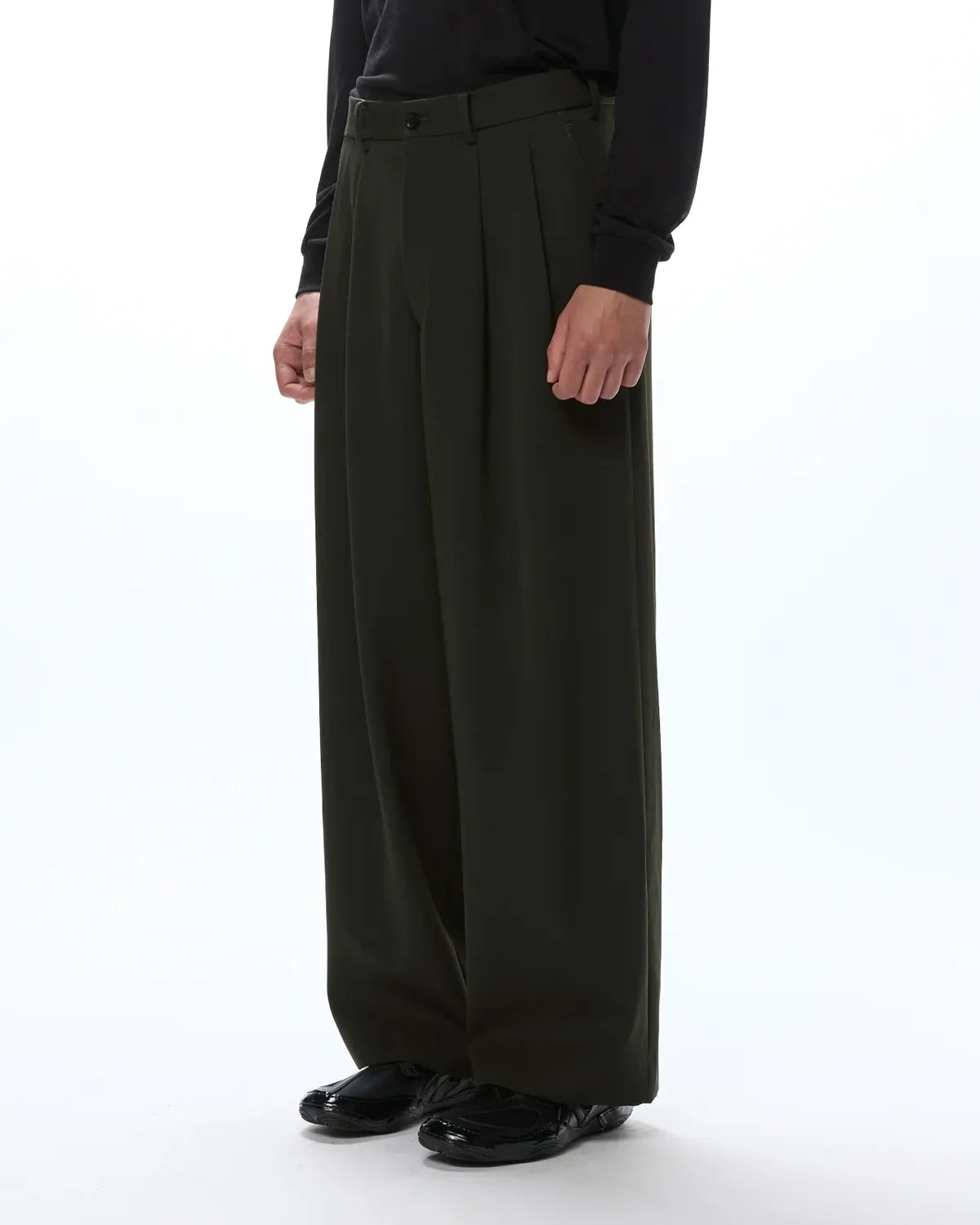marka / Wool Gabardine Washer Tumbler / Double Pleated Wide Trousers (M26D07PT01C)