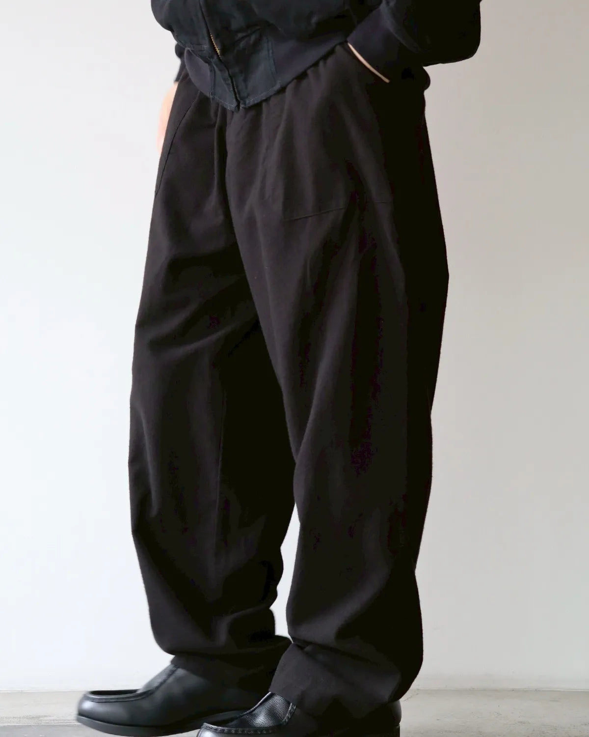 COMOLI / コットンネル テーパードパンツ (C03-03024)