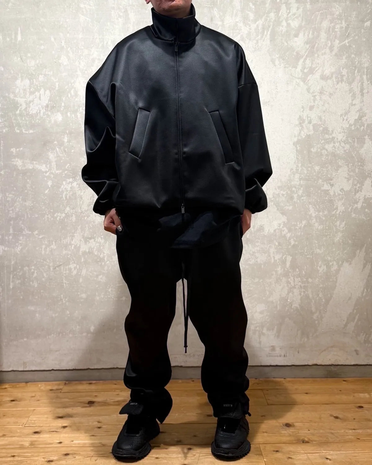 ESSENTIALS / BONDED SATIN RELAXED TRACK PANTS (130SP258210F)