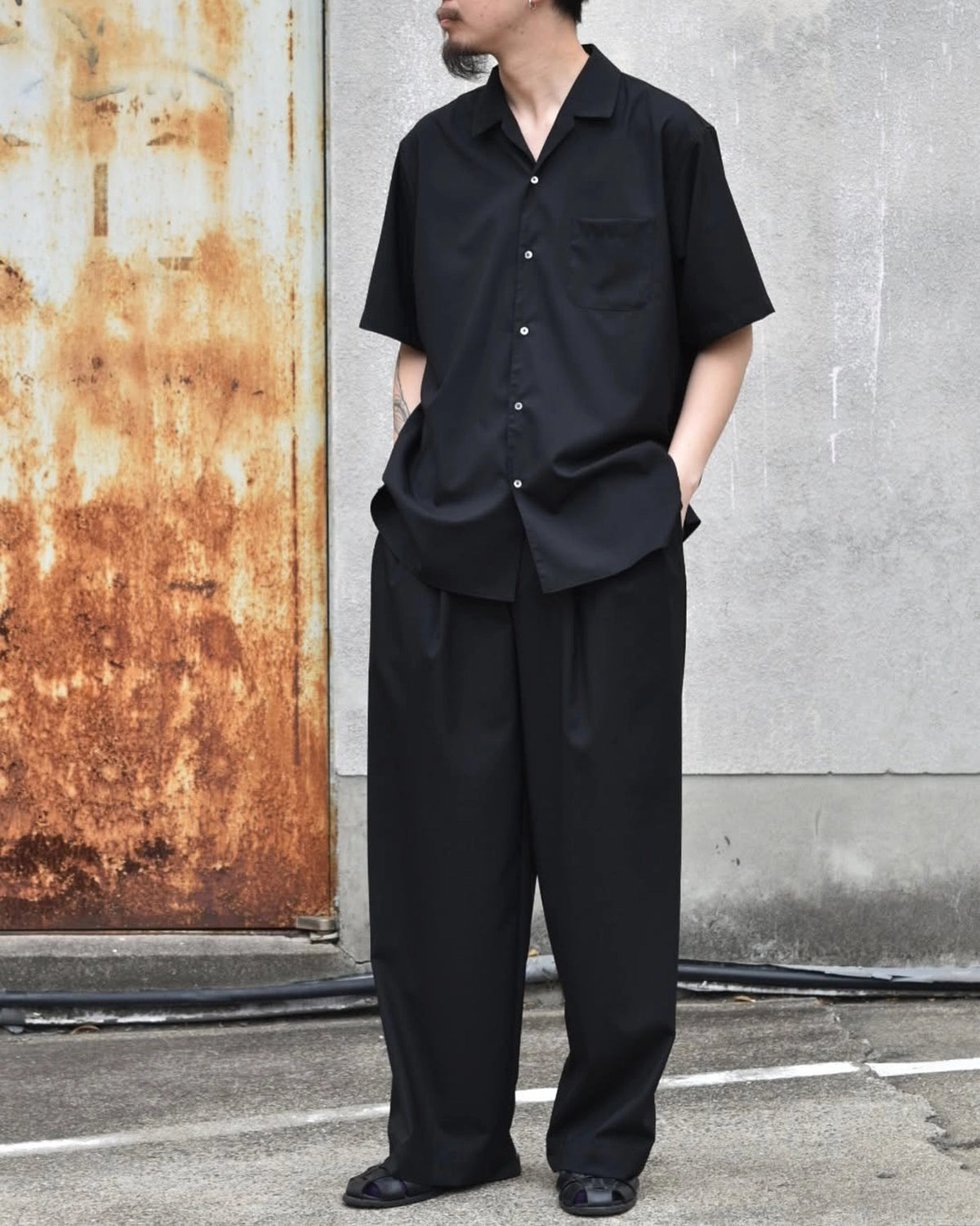 MARKAWARE / ORGANIC WOOL 2/80 TROPICAL TRIPLE PLEATED EASY TROUSERS (A25B03PT01C)