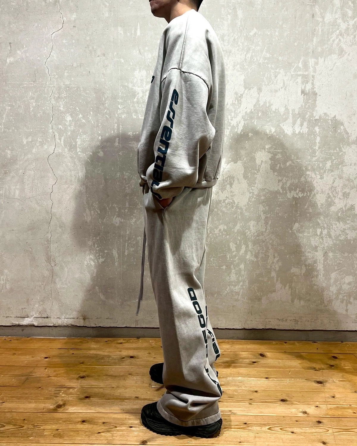 ESSENTIALS / Heavy Fleece Cropped Relaxed Sweatshirt (192HO256891F)