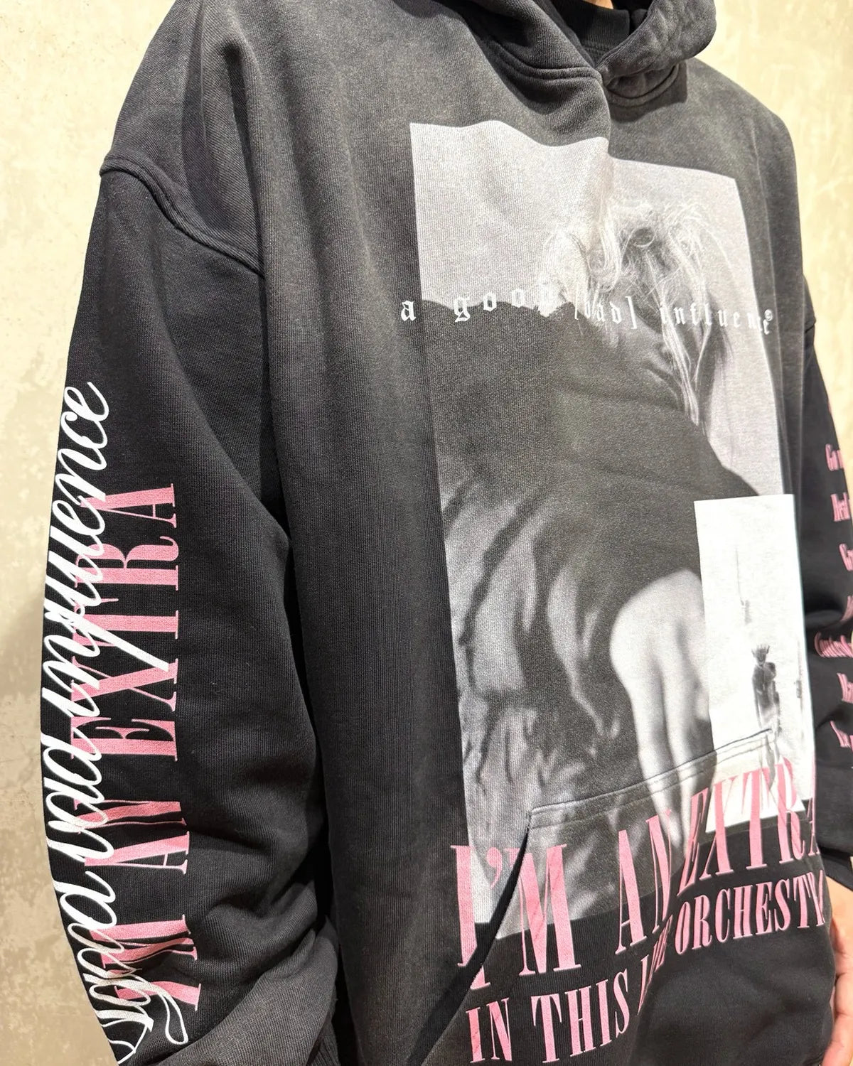 A Good Bad Influence / I AM AN EXTRA L HOODIE (AGBI-25AW-HD07)