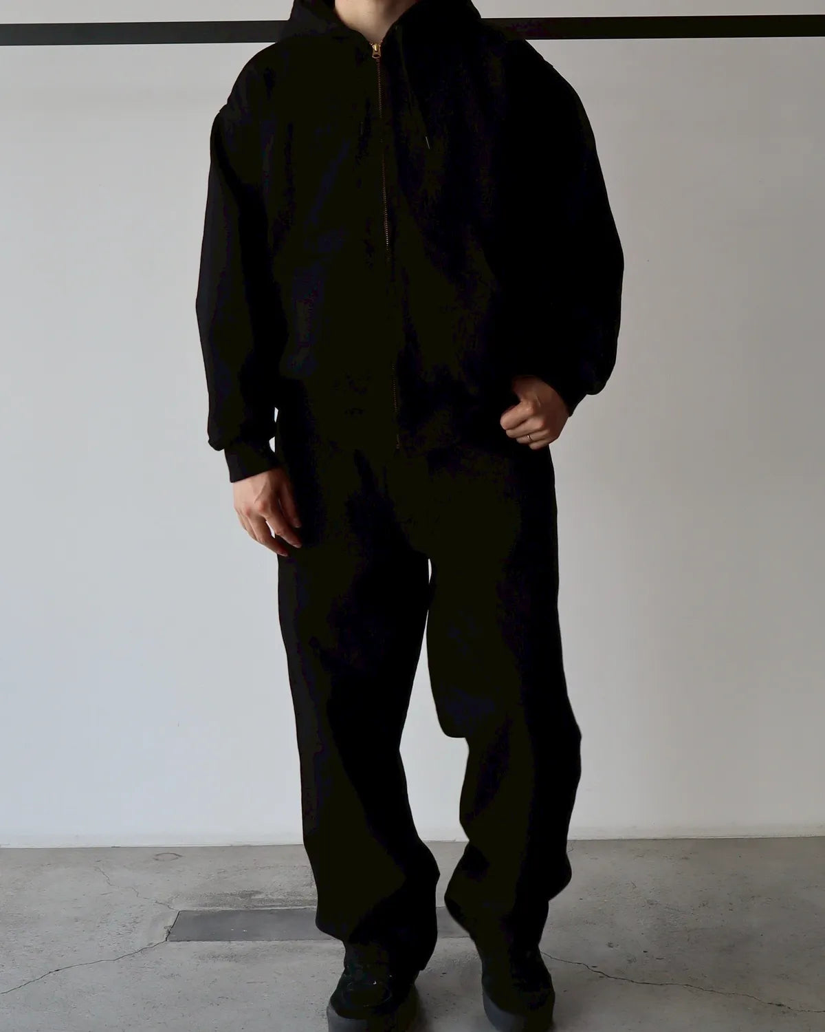 COMOLI / ブラックデニム ベルテッドパンツ (C03-03001)