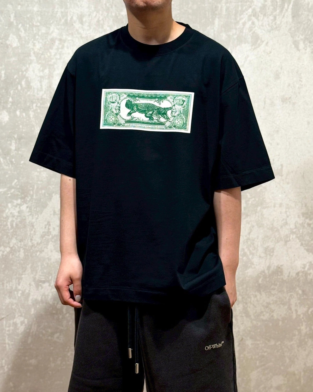 Off-White™ / BANKNOTE ARROW SKATE S/S TEE (OMAS25-RTW0056)