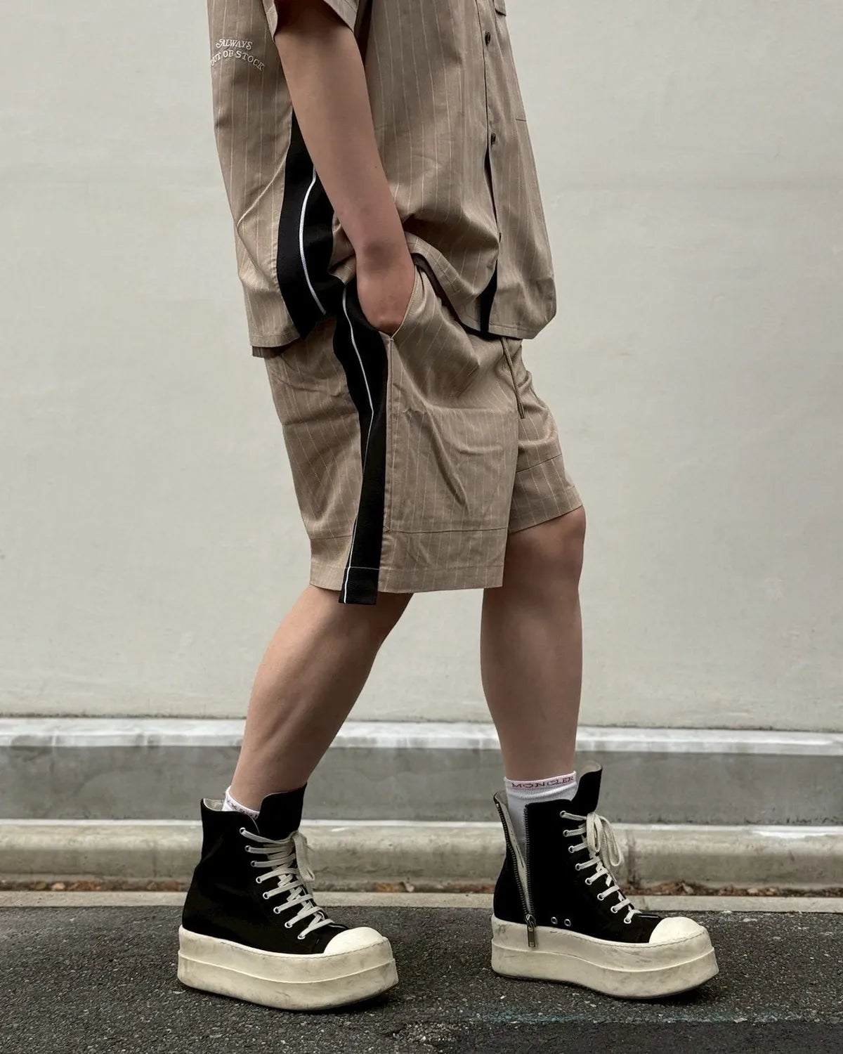 ALWAYS OUT OF STOCK / SIDE STRIPE LINEN TUCKED SHORTS (HA-026106232)
