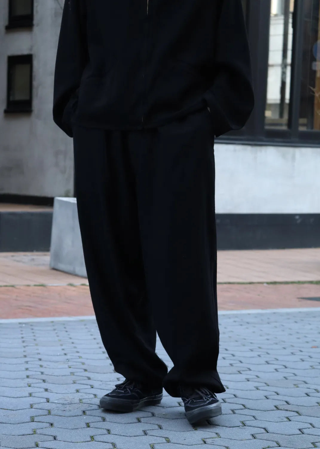 COMOLI / シルクネップ ドローストリングパンツ (D01-03008)