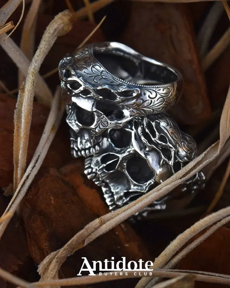ANTIDOTE BUYERS CLUB / Engraved Calvary Skull Ring (RX-719-1)