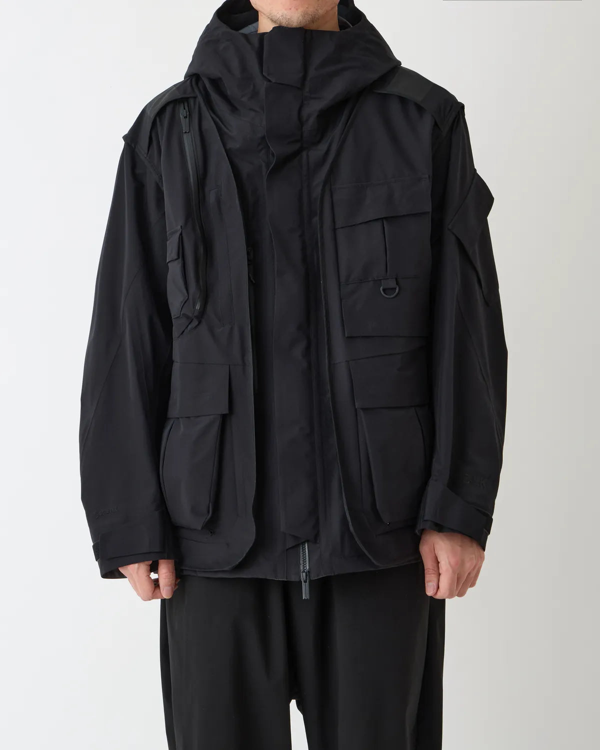White Mountaineering / GORE-TEX LUGGAGE MOUNTAIN PARKA (BK2573201)