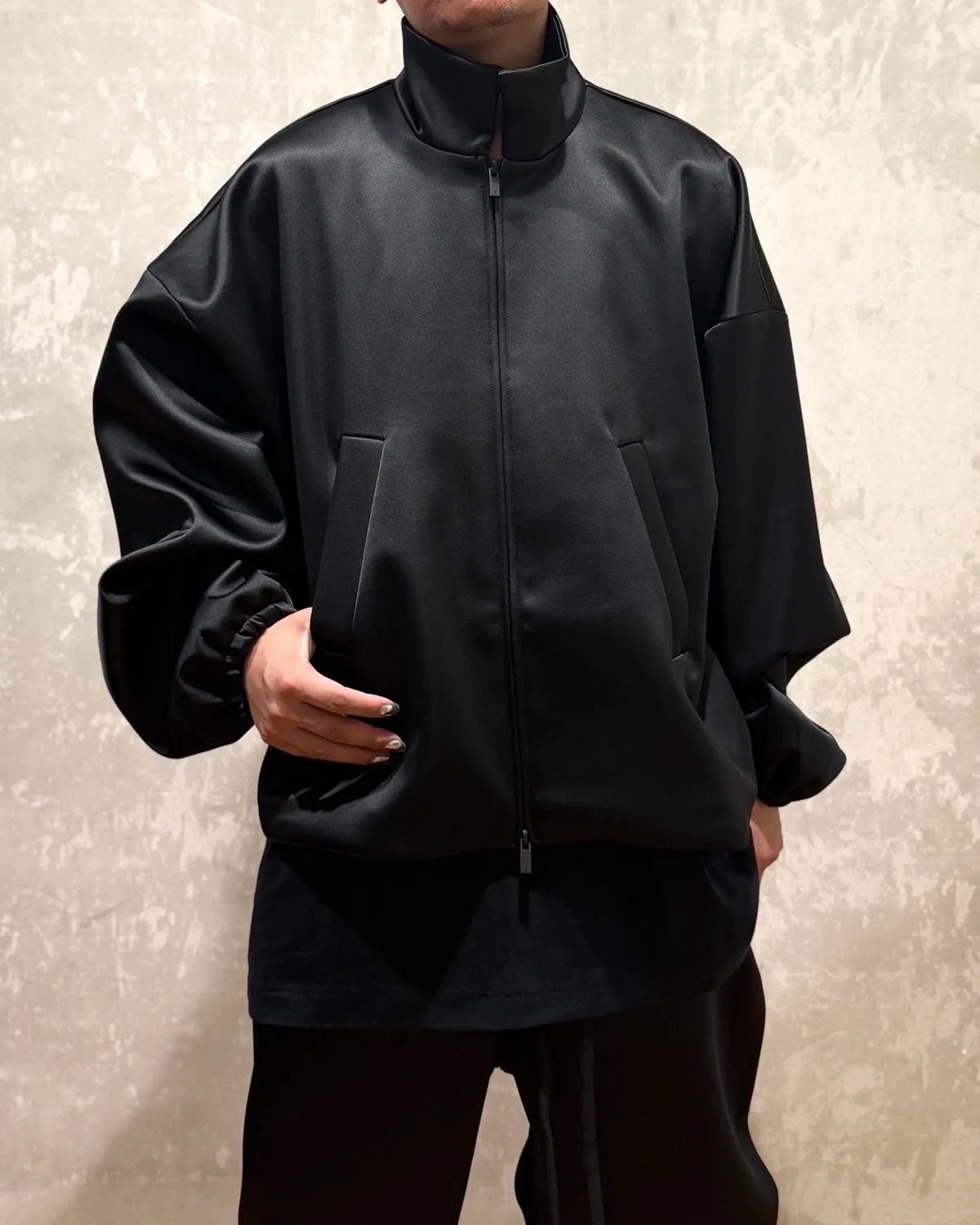 ESSENTIALS / BONDED SATIN ZIP UP BOMBER (202SP258070F)