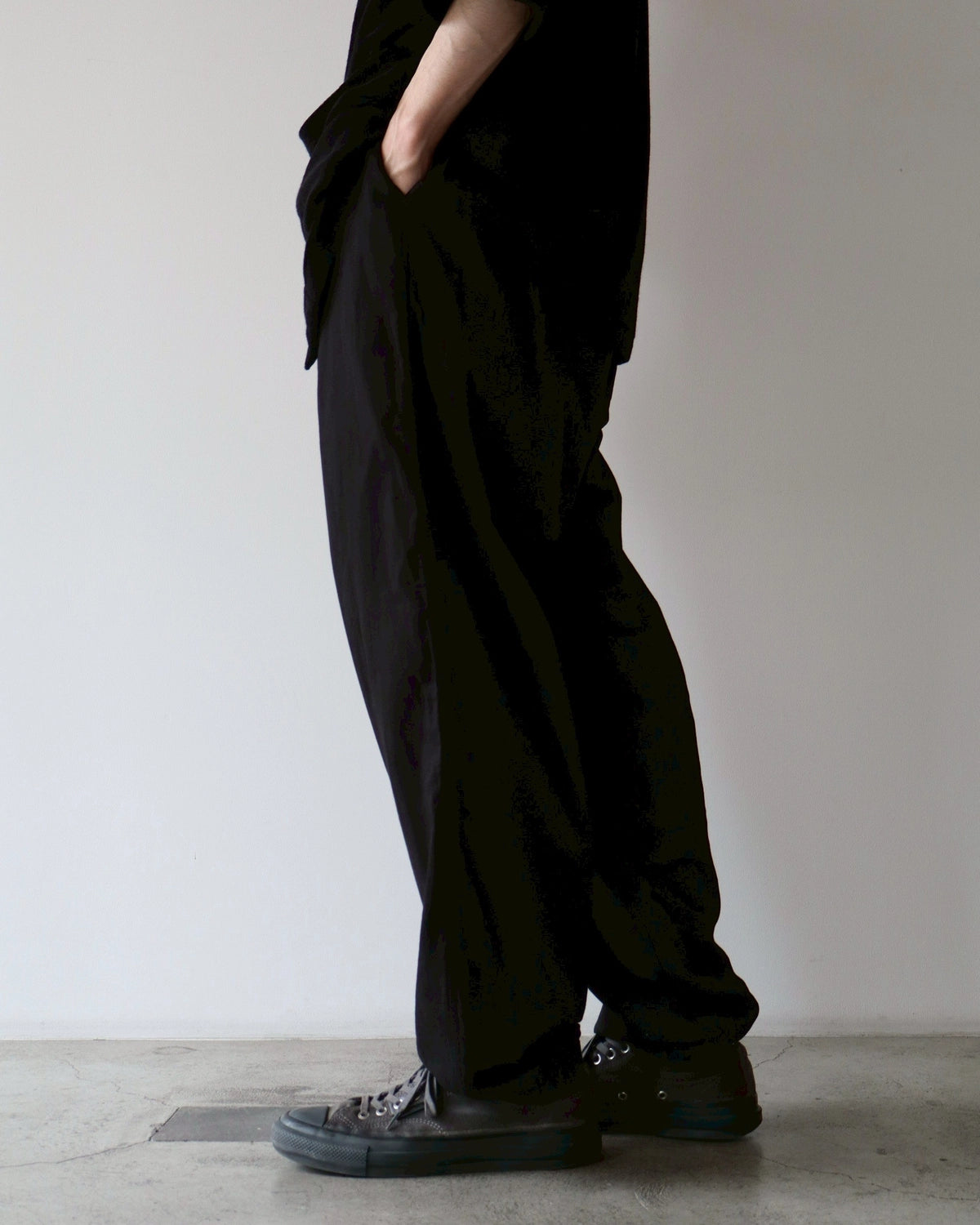 COMOLI / KHADIコットン ドローストリングパンツ (B01-03015)