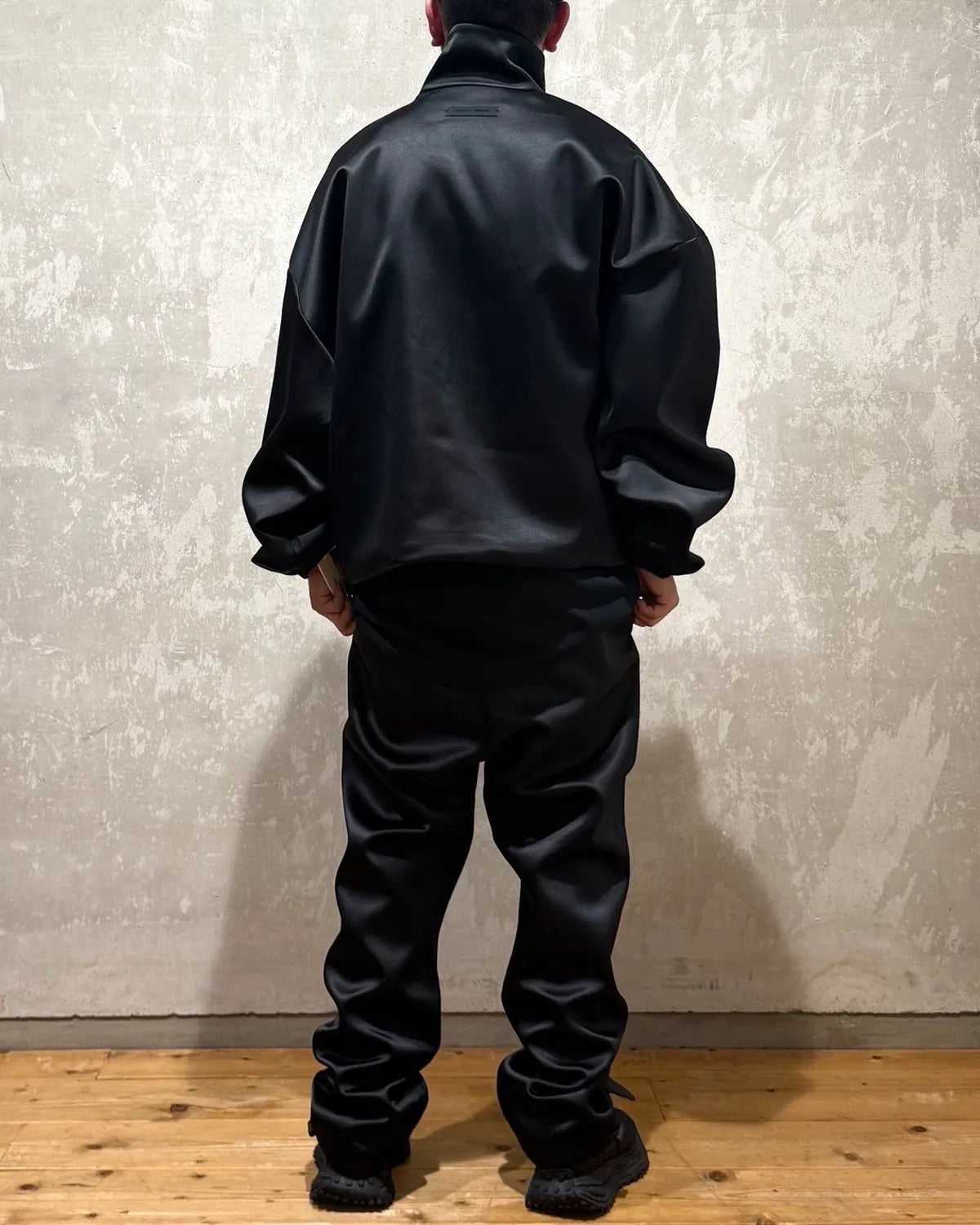 ESSENTIALS / BONDED SATIN RELAXED TRACK PANTS (130SP258210F)