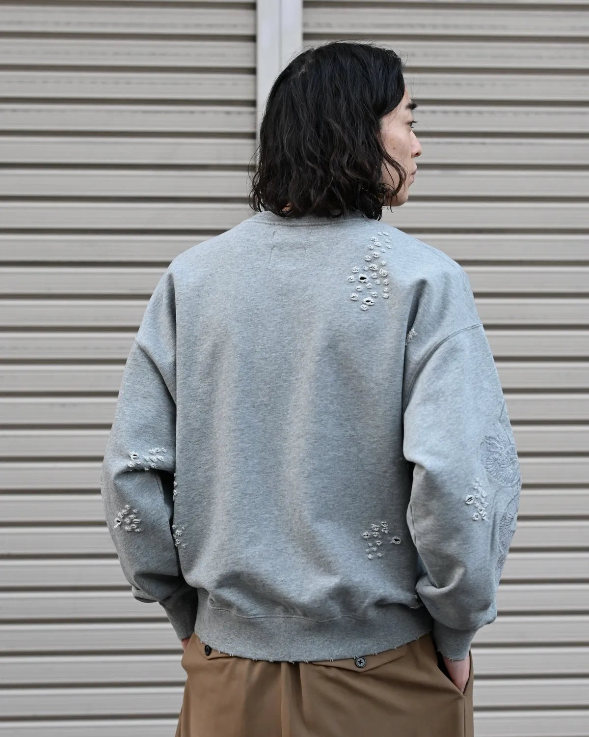 DELUXE / DELUXE × TIGHTBOOTH DAMAGE CREW SWEAT (26SD2718)