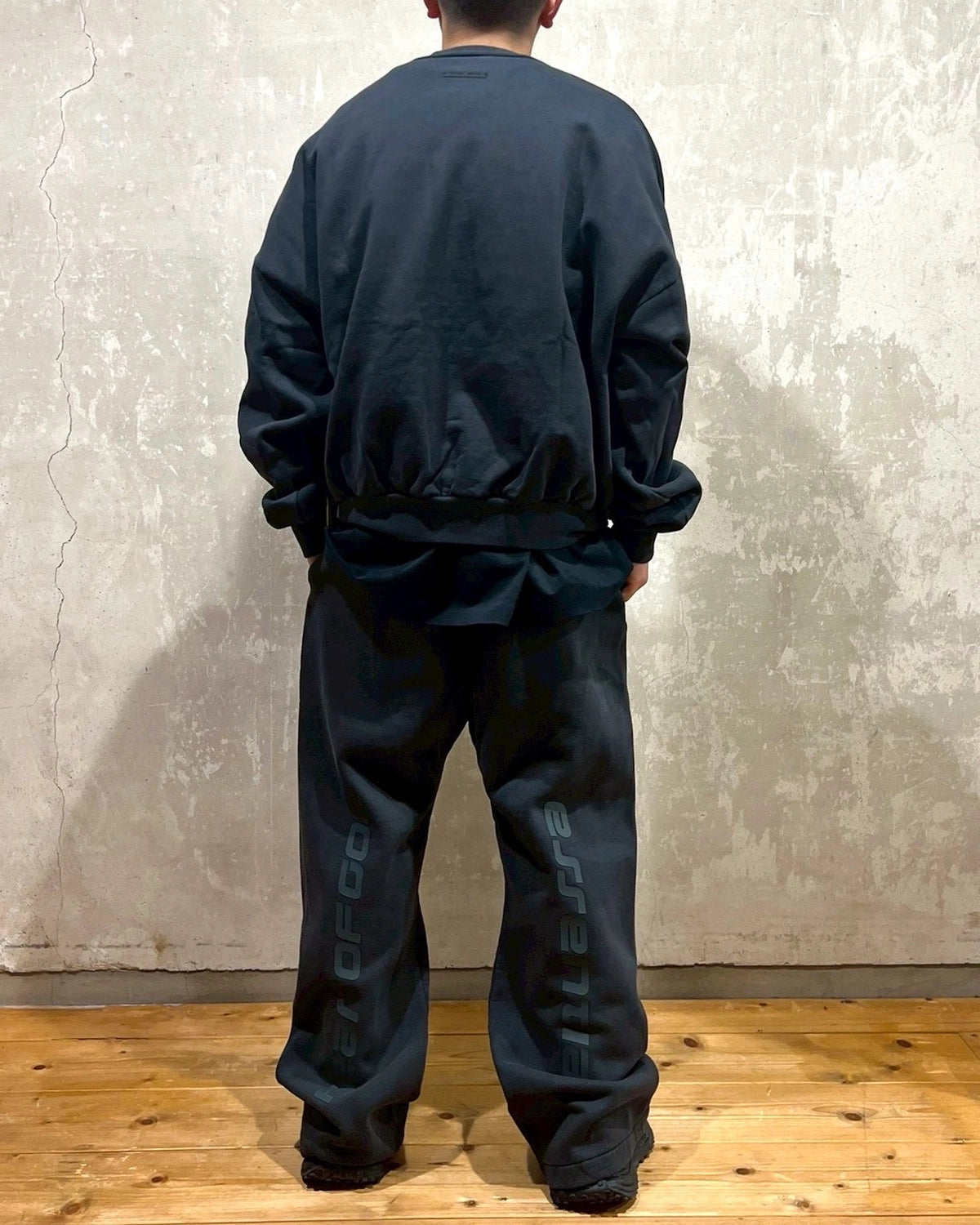 ESSENTIALS / Heavy Fleece Cropped Relaxed Sweatshirt (192HO256891F)