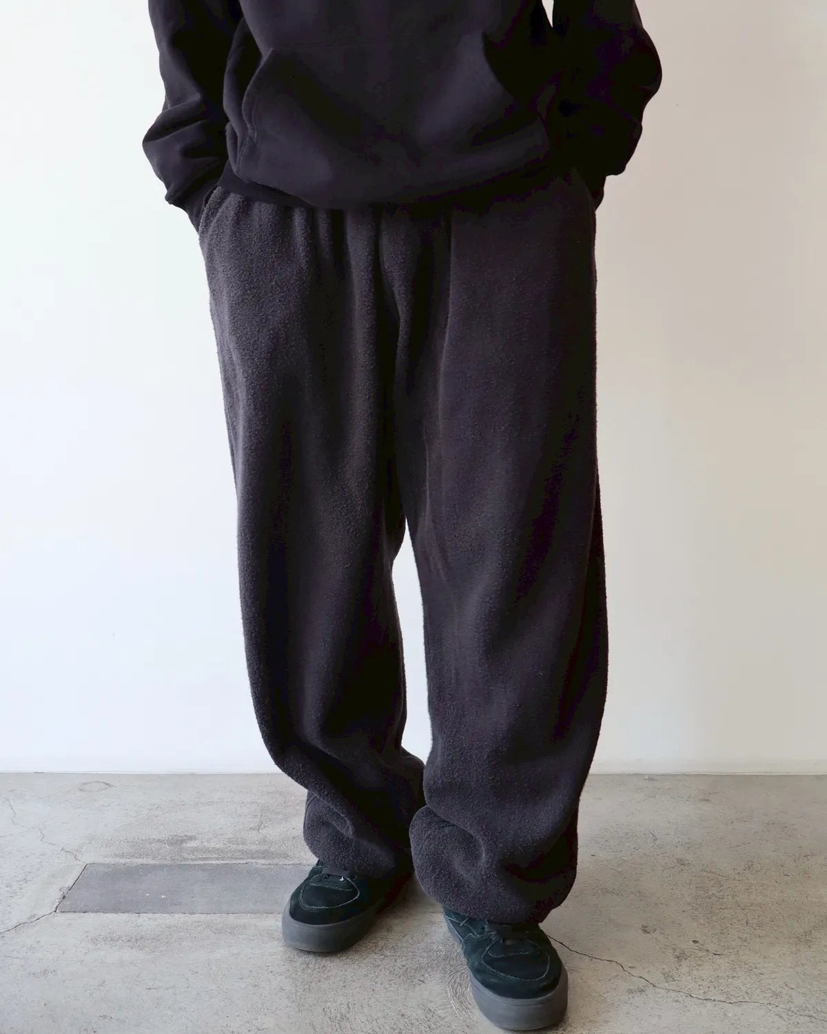 COMOLI / フリース ドローストリングパンツ (C03-05013)